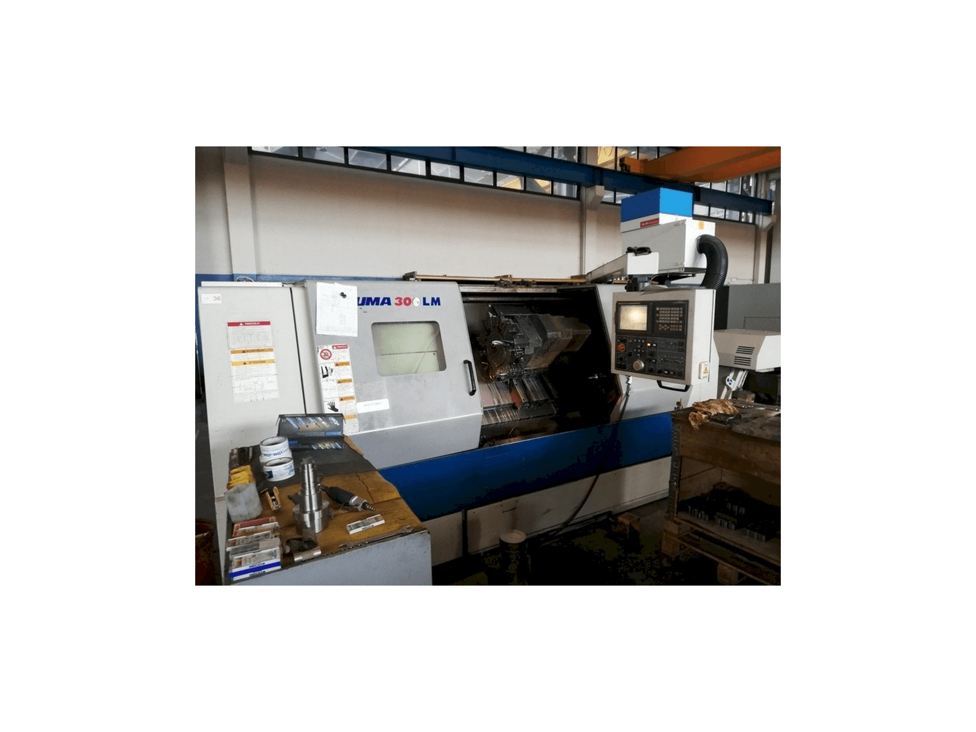 Prikaz stroja Doosan PUMA 300 LMB sprijeda