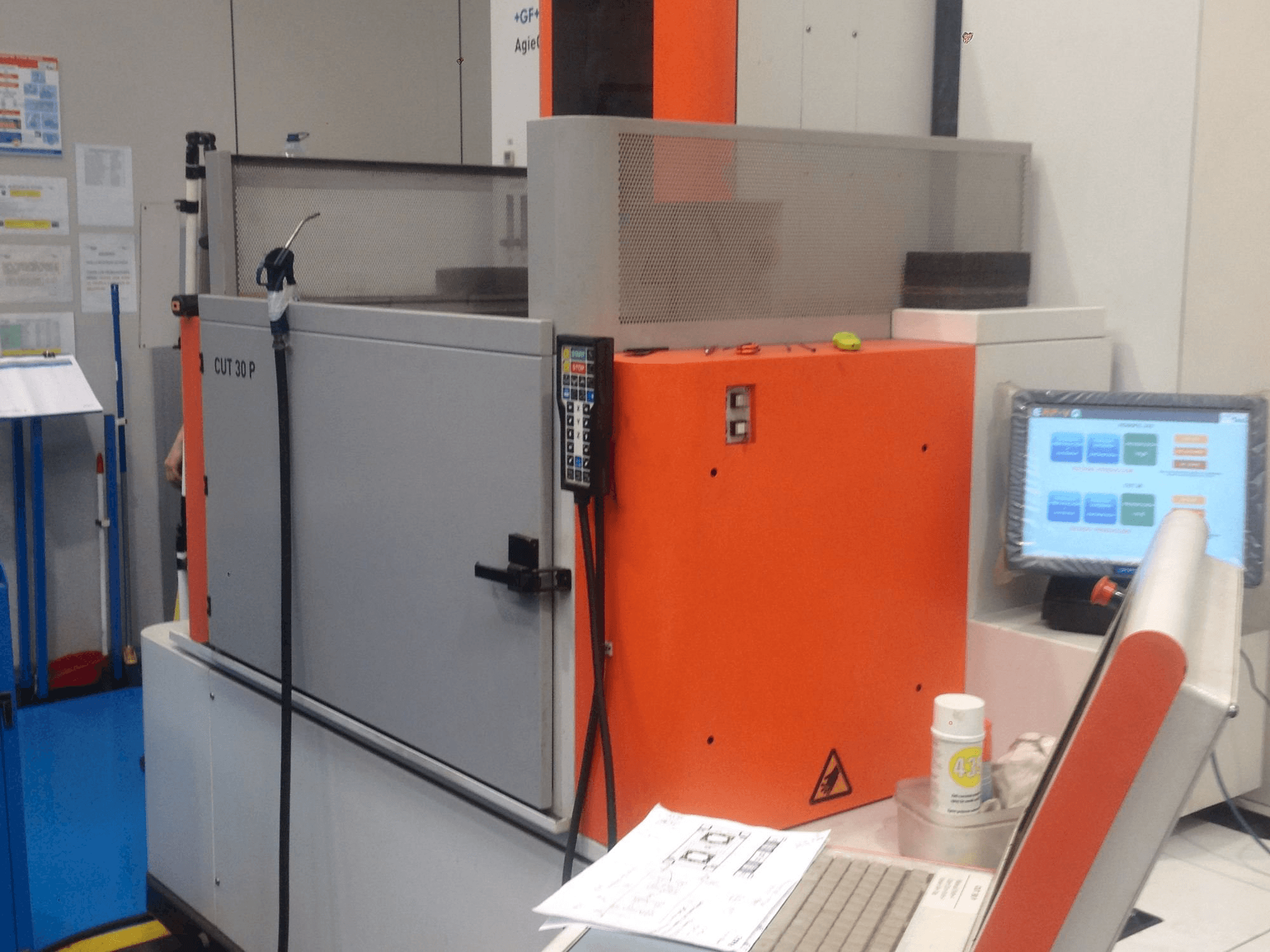 Prikaz stroja CHARMILLES CUT 30P sprijeda