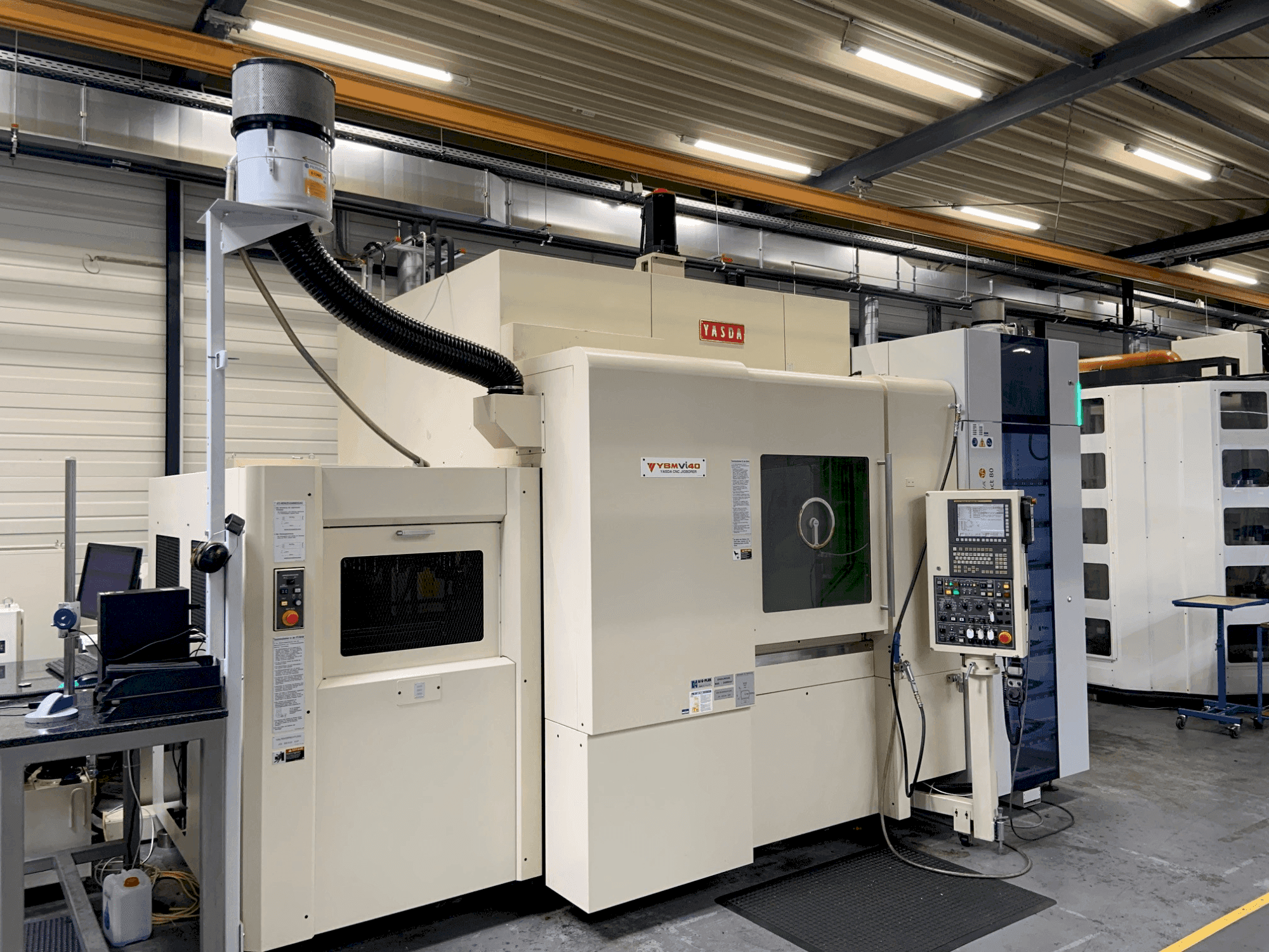 Prikaz stroja YASDA YBM Vi40 sprijeda