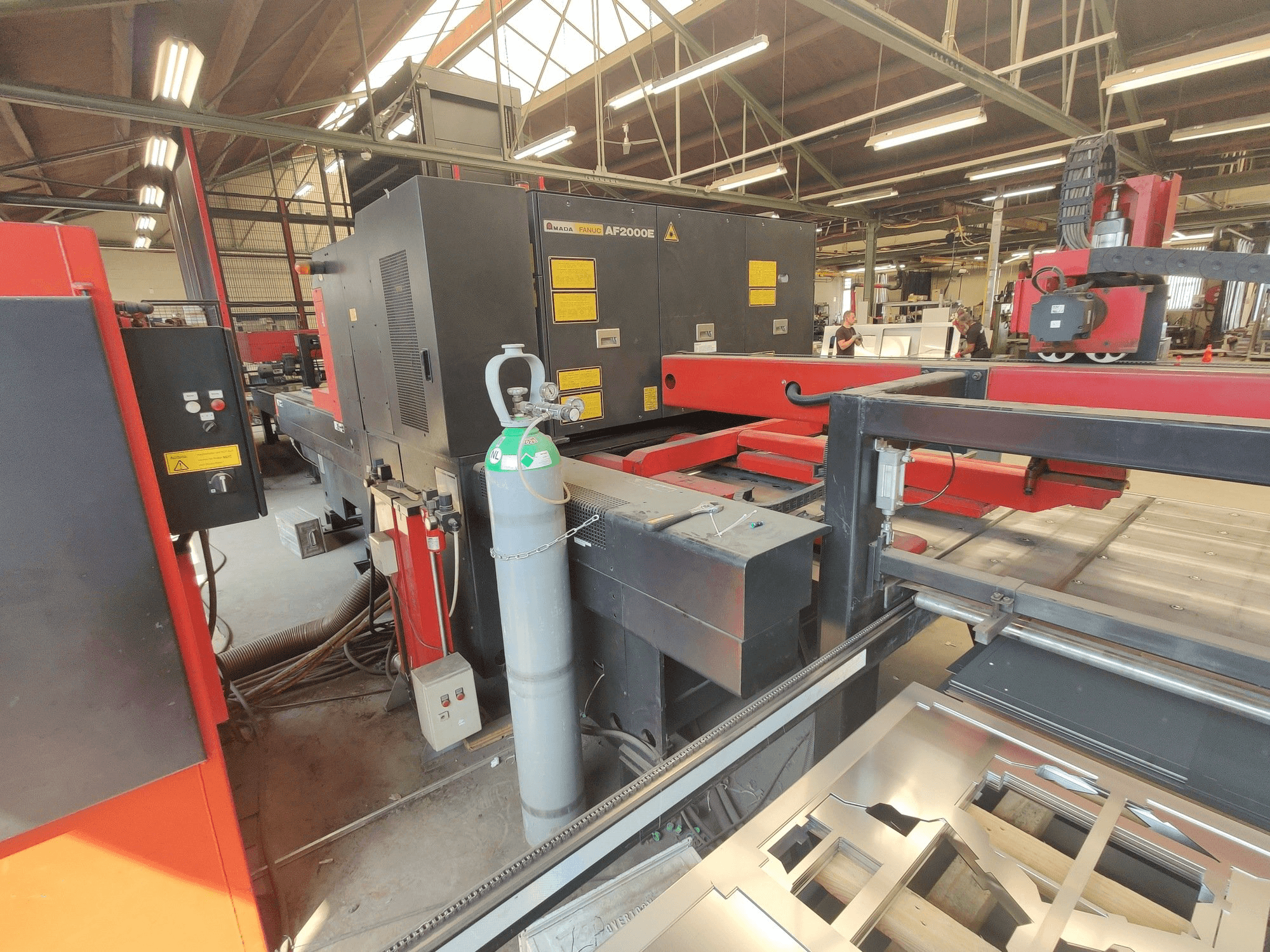 Prikaz stroja AMADA LC 2415 A3 sprijeda