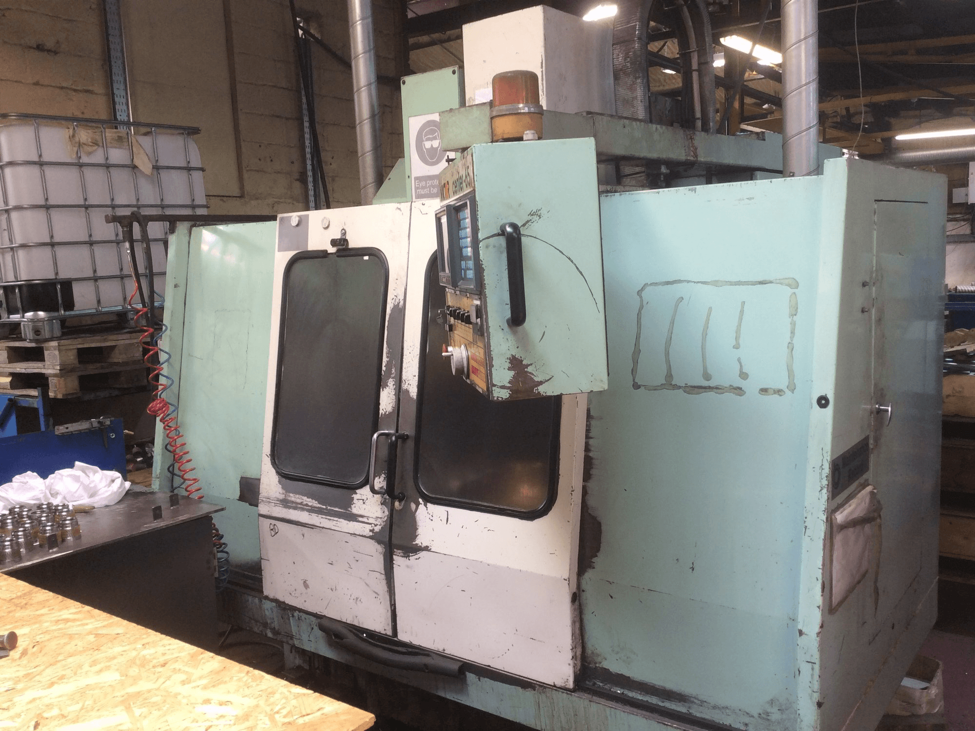 Prikaz stroja Victor V Center-65 sprijeda