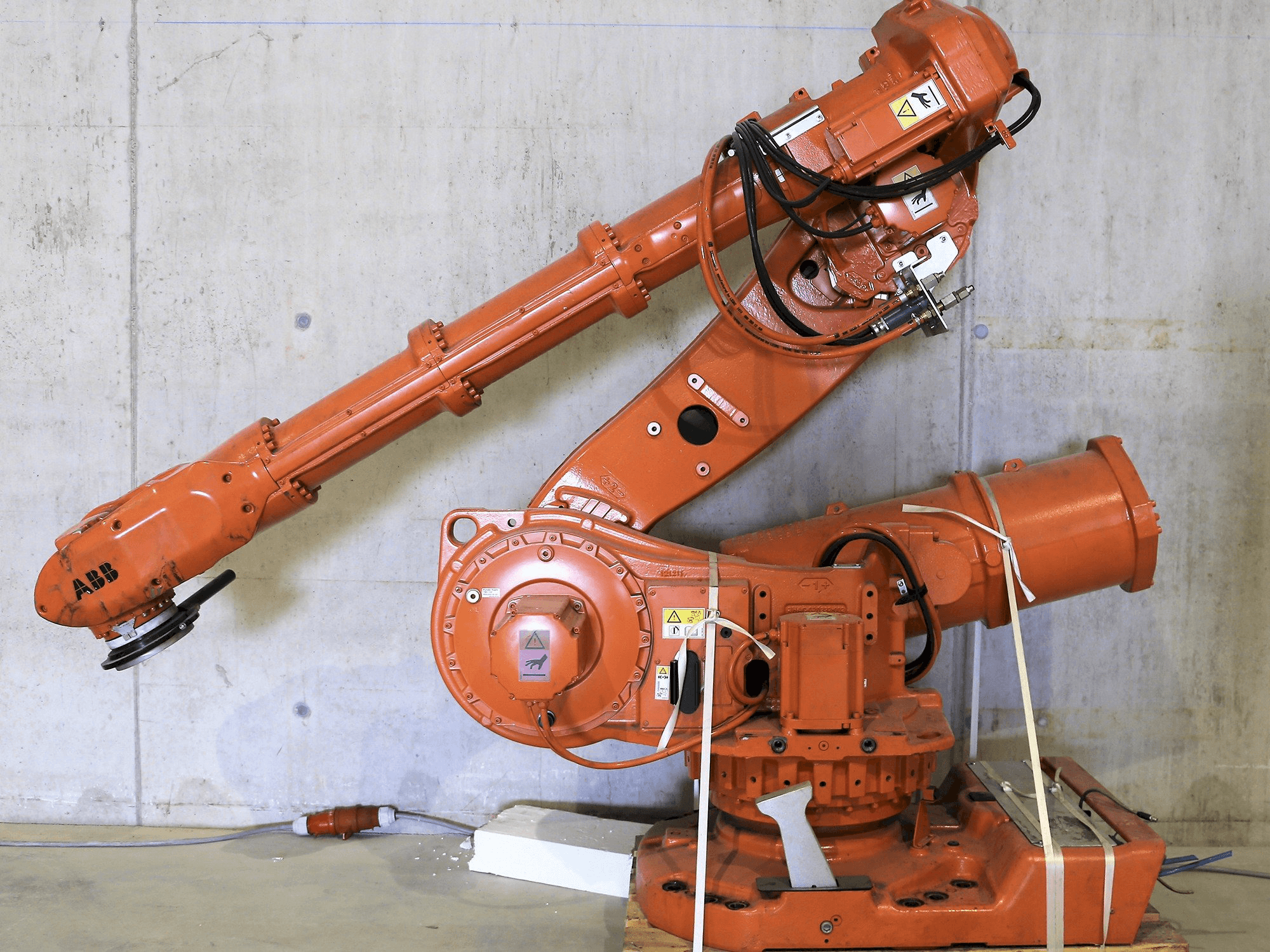 Prikaz stroja ABB 6650 sprijeda