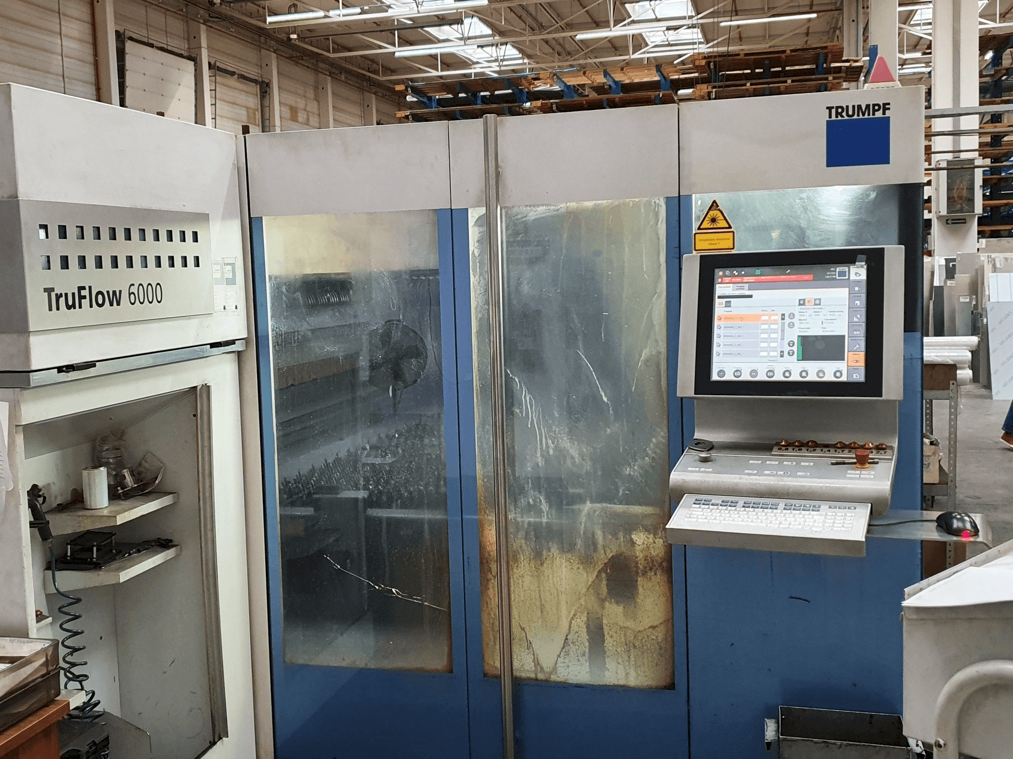 Prikaz stroja Trumpf TruLaser 3030 sprijeda