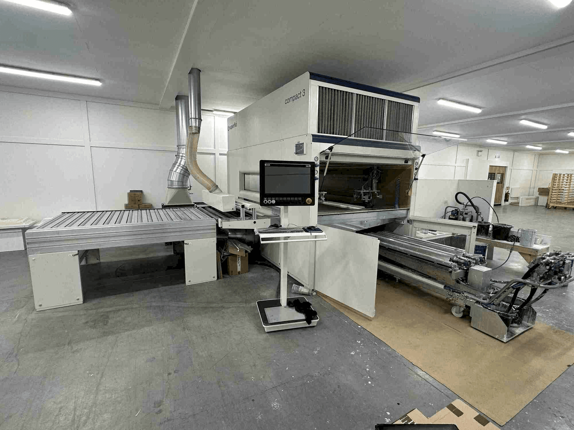 Prikaz stroja SUPERFICI Compact 3 R sprijeda