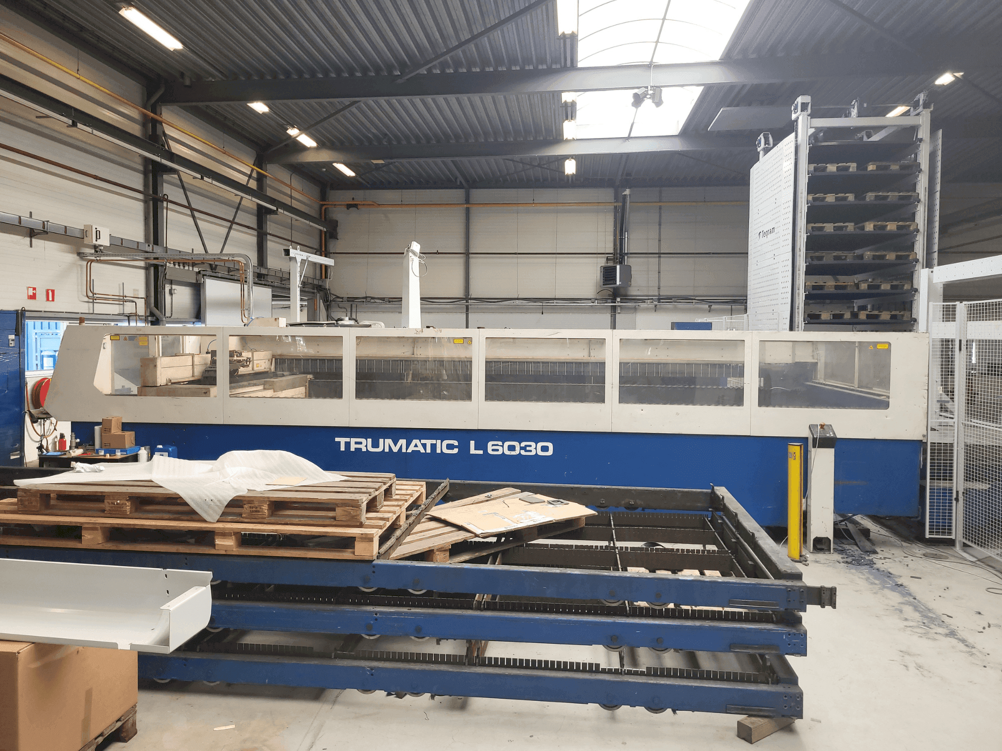 Prikaz stroja TRUMPF Trumatic L6030 sprijeda