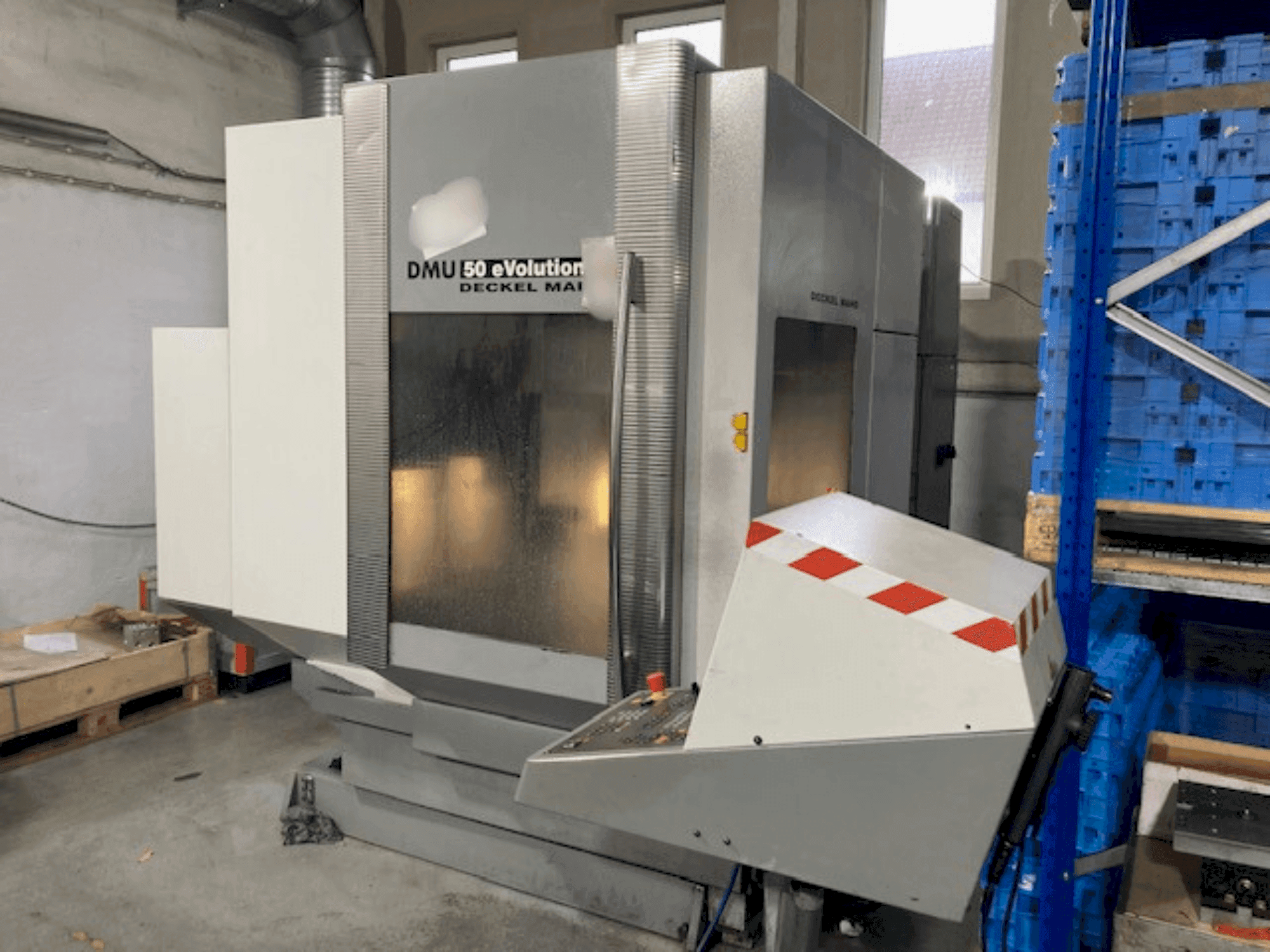 Prikaz stroja DMG MORI DMU 50 evolution sprijeda