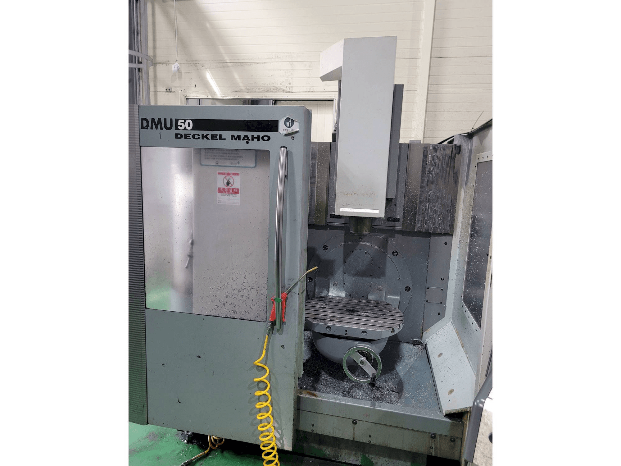Prikaz stroja DECKEL MAHO DMU 50 sprijeda