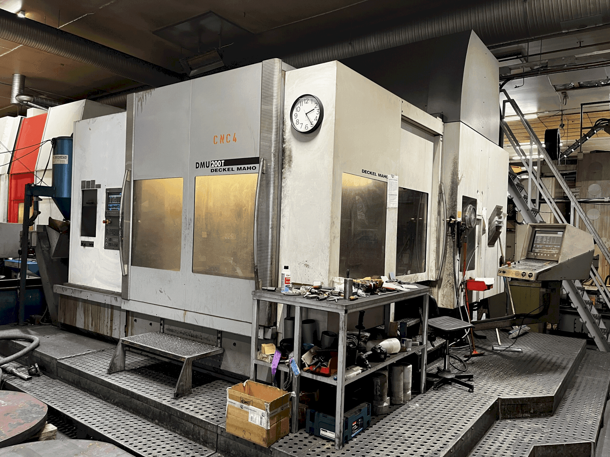 Prikaz stroja DECKEL MAHO DMU 200T sprijeda