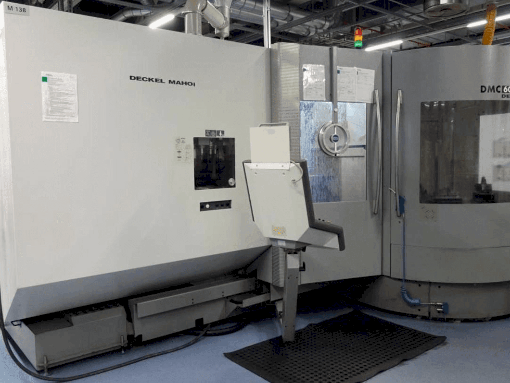 Prikaz stroja DECKEL DMC 60 T RS3 sprijeda