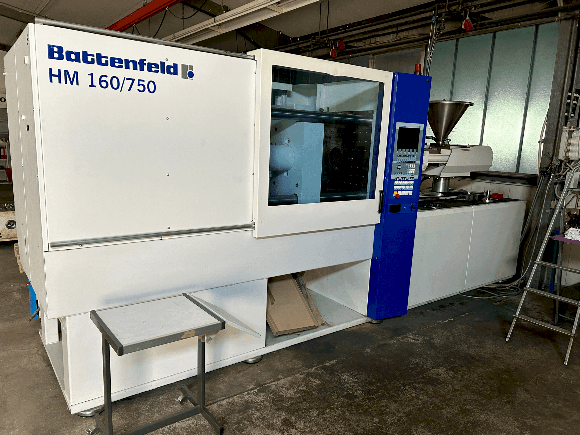 Prikaz stroja Battenfeld HM160/750E sprijeda
