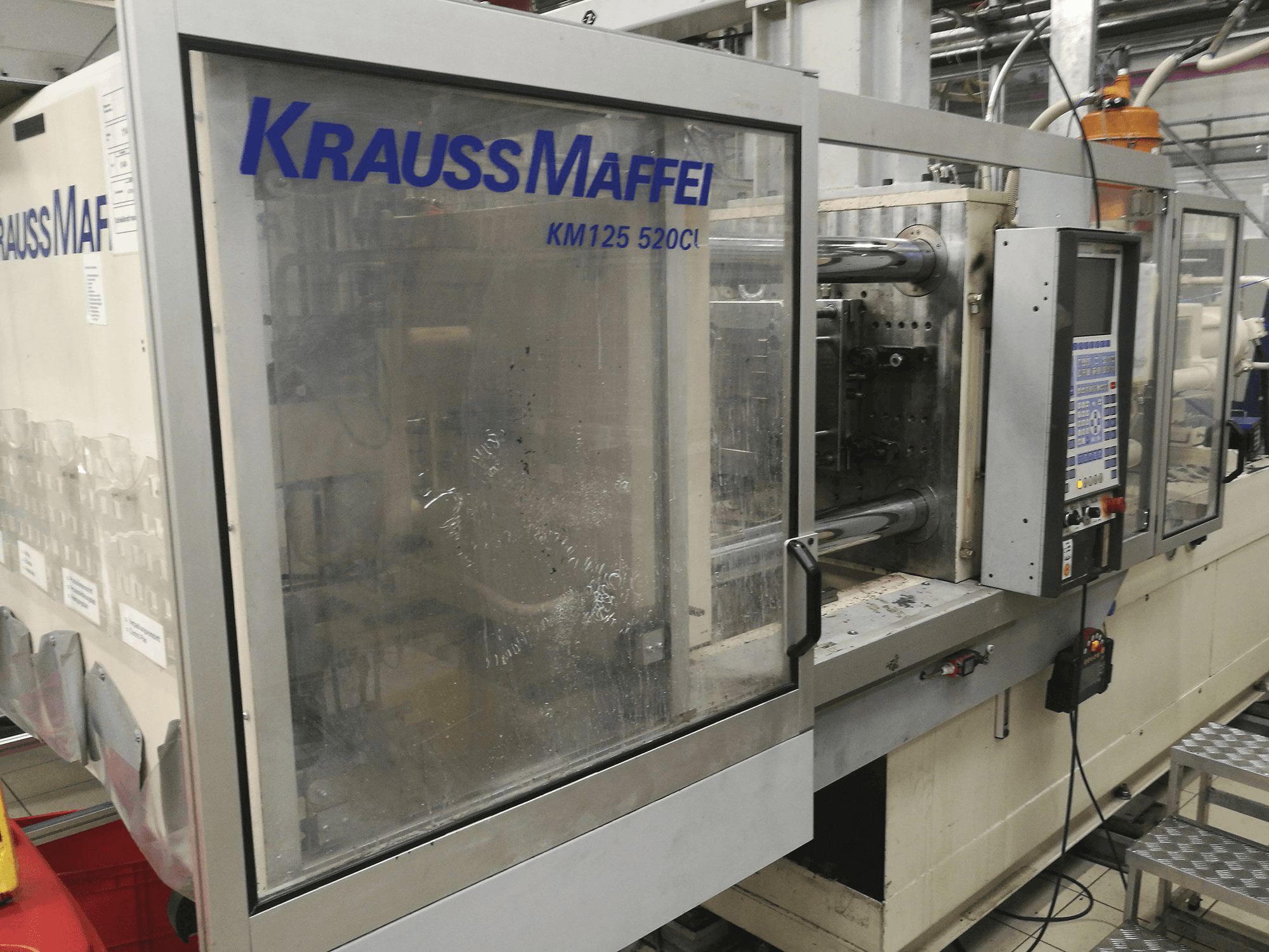 Prikaz stroja Krauss Maffei KM 125-520 C1 sprijeda