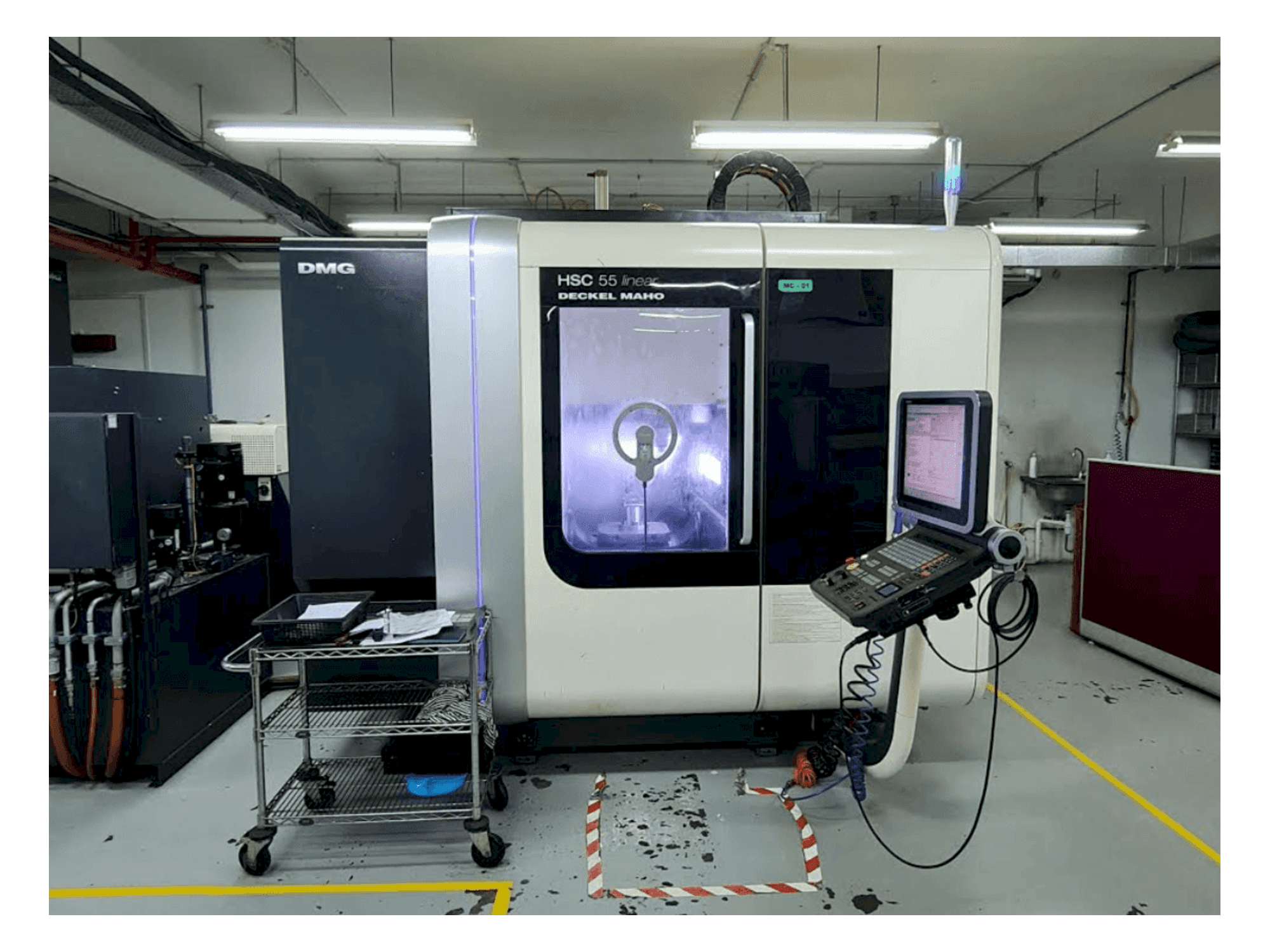 Prikaz stroja DECKEL MAHO HSC 55 linear sprijeda