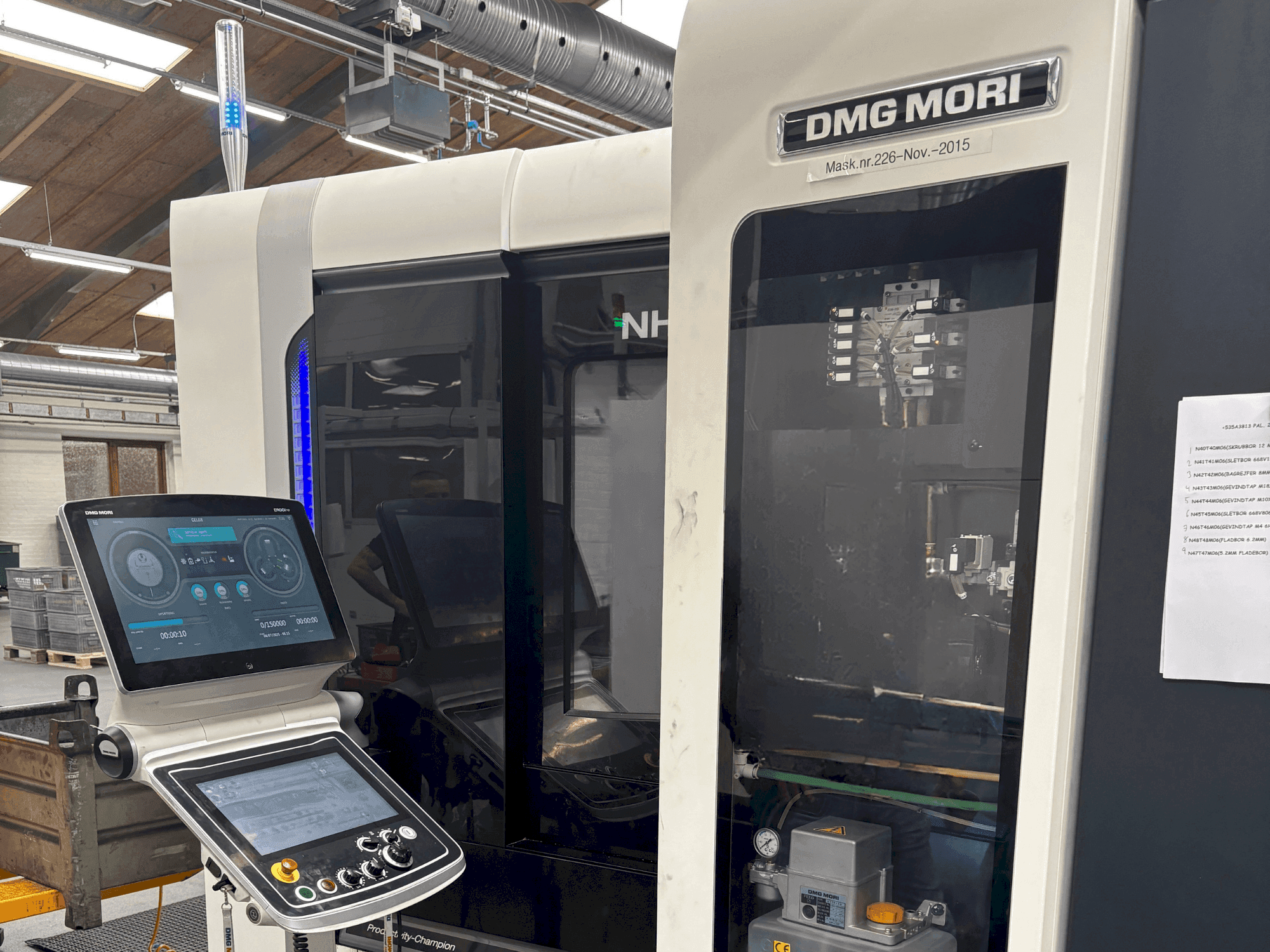 Prikaz stroja DMG MORI NHX 4000 sprijeda