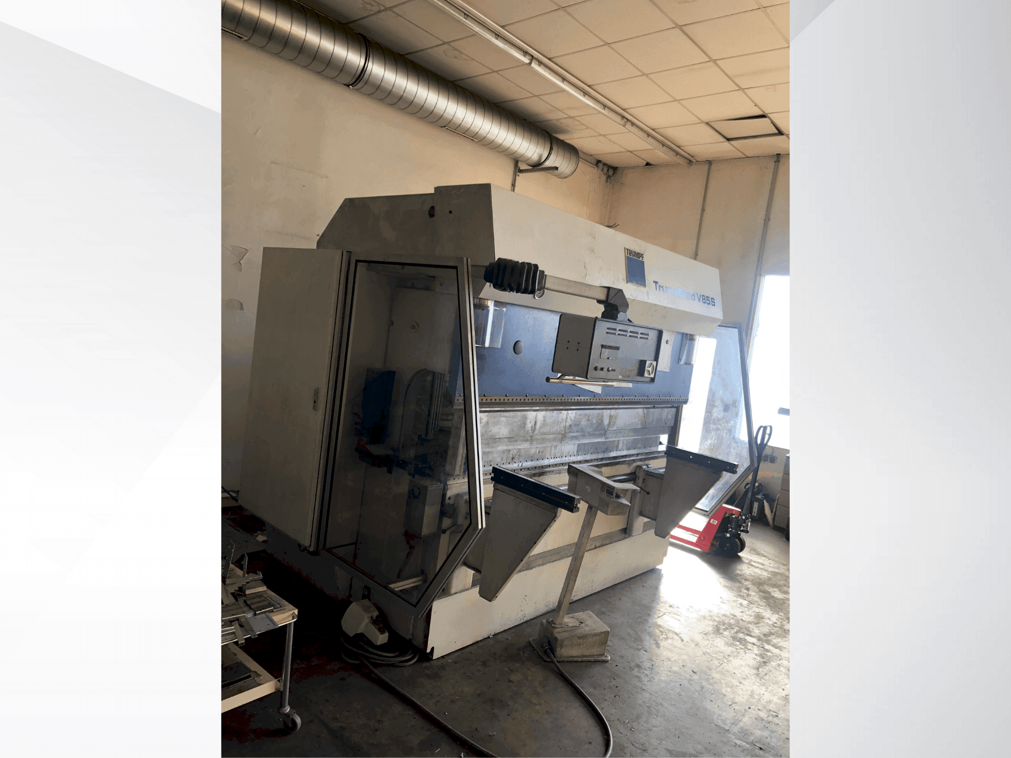 Prikaz stroja TRUMPF TrumaBend V85S sprijeda