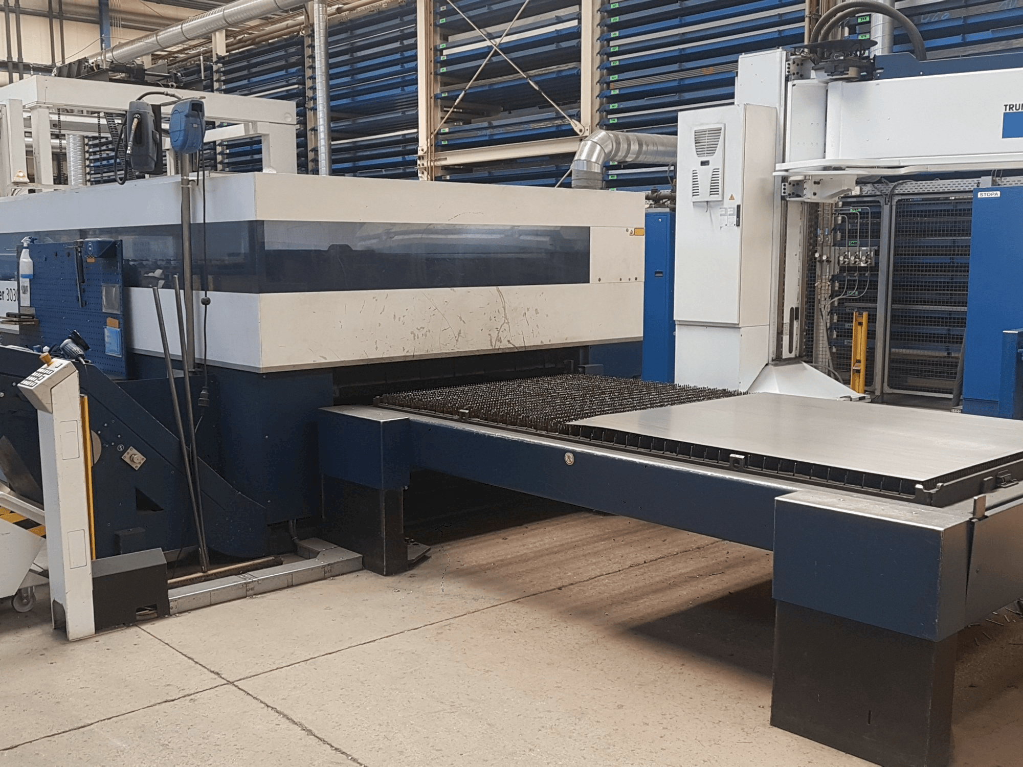 Prikaz stroja Trumpf TruLaser 3030 L20 sprijeda