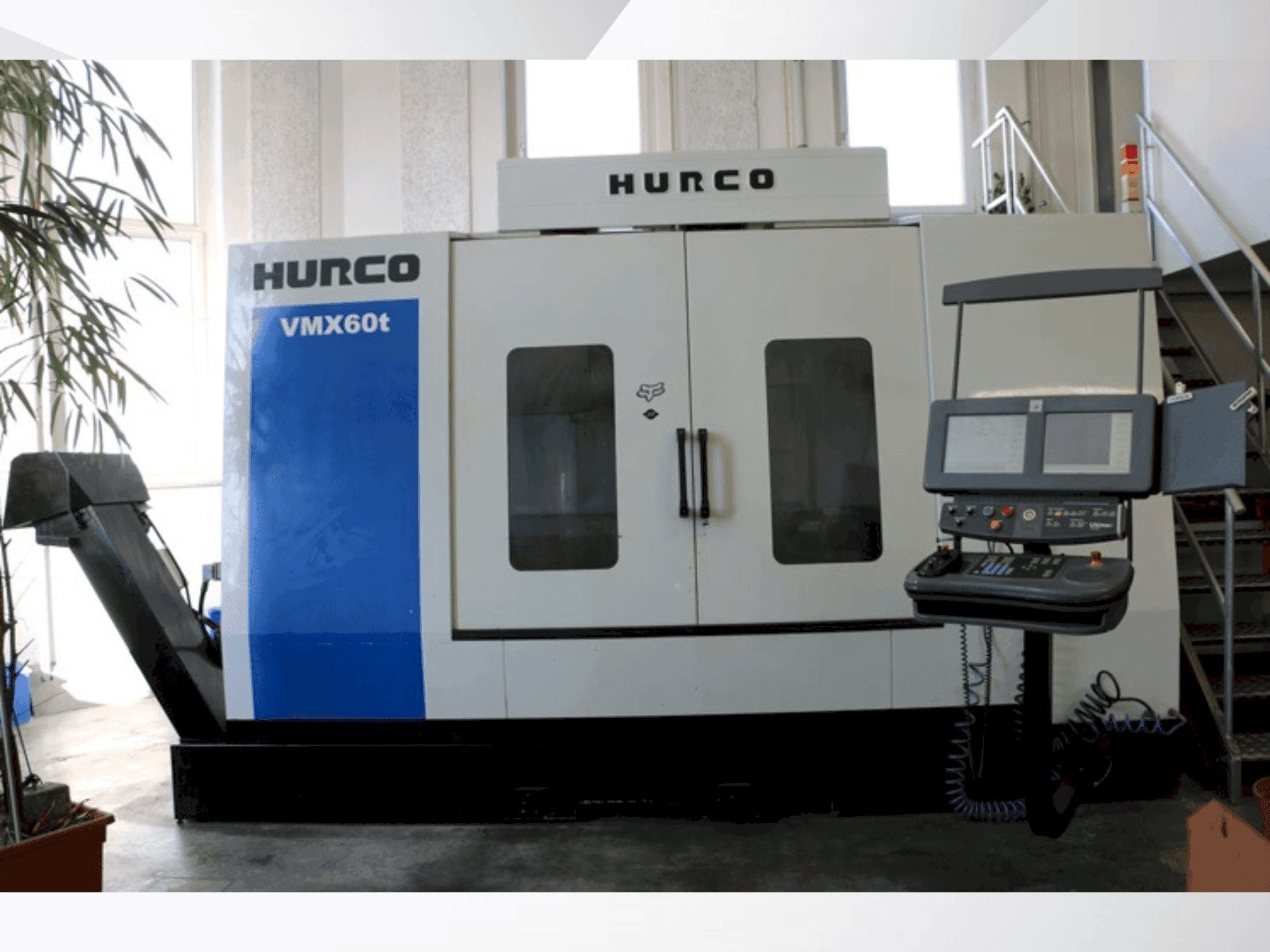 Prikaz stroja Hurco VMX60/40T sprijeda