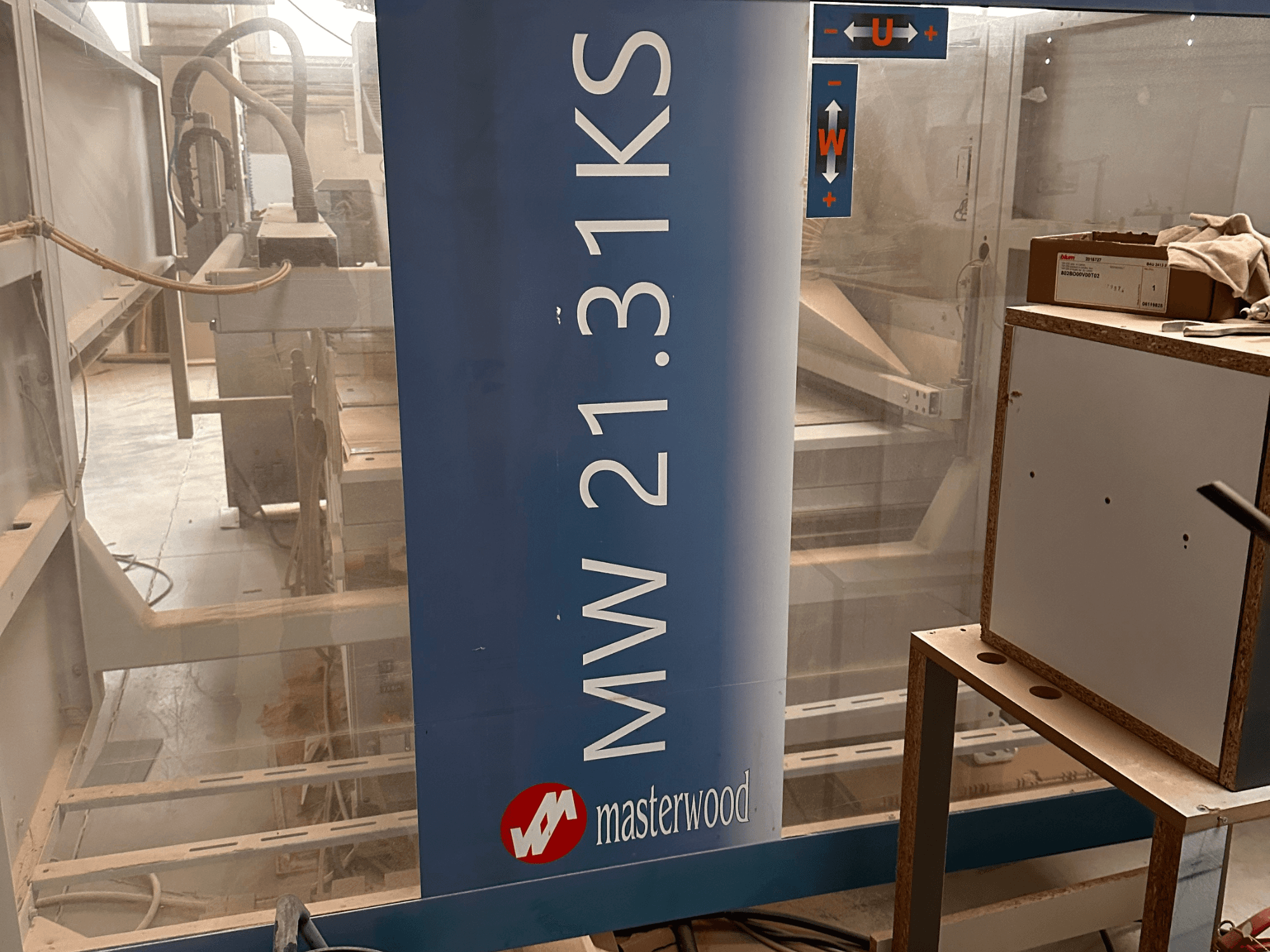 MASTERWOOD Ks 21.31 bušilica za drvo, prednji pogled, s detaljima modela i okolnim radnim prostorom.