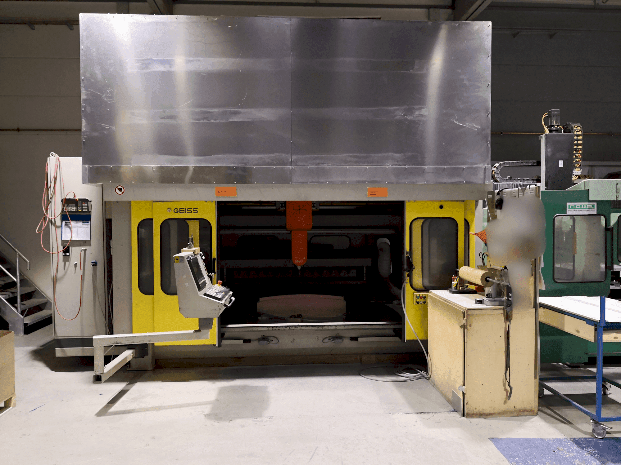Prikaz stroja GEISS FZ 2000 x 1000 sprijeda