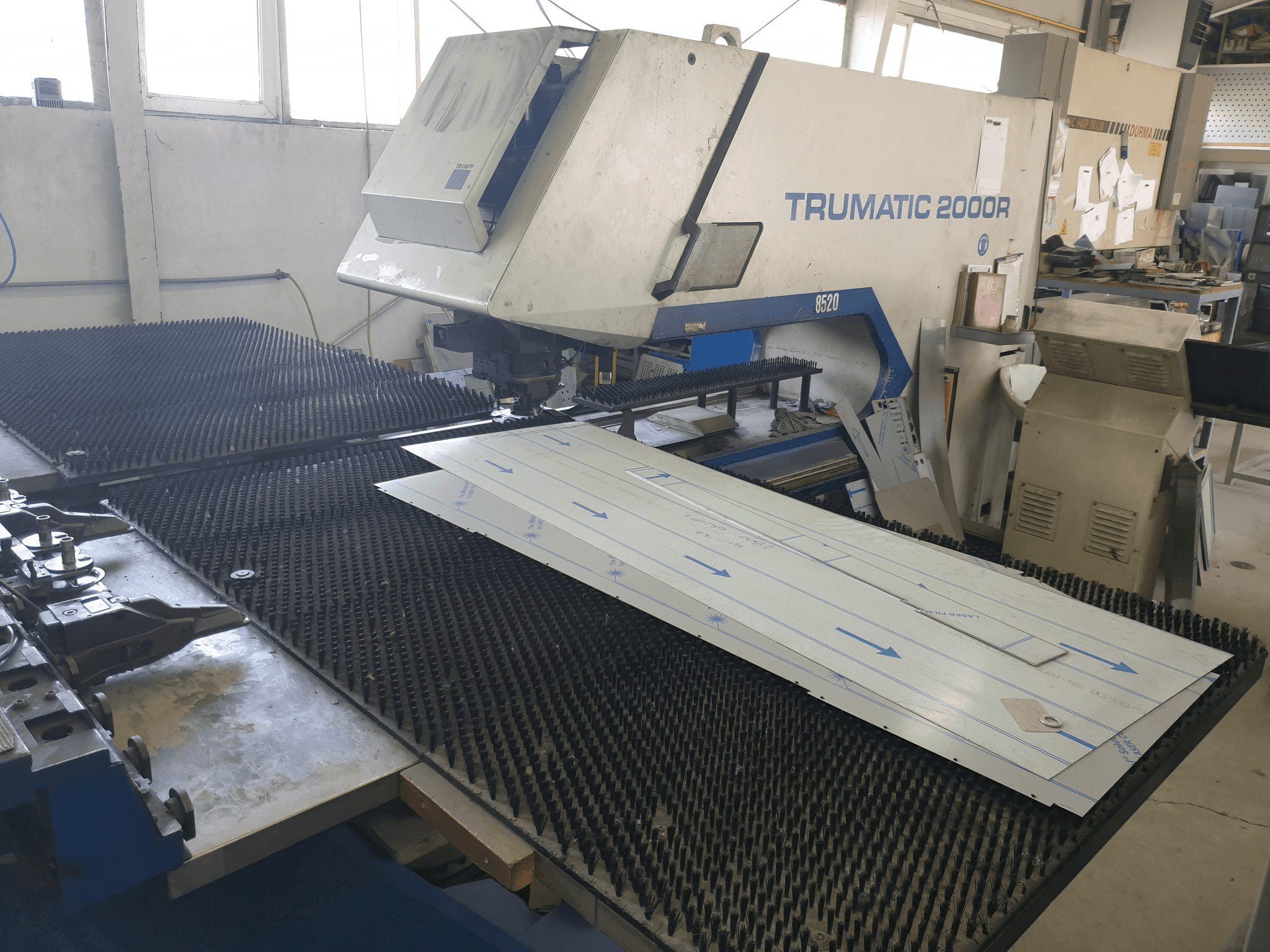 Prikaz stroja Trumpf Trumatic 2000R sprijeda