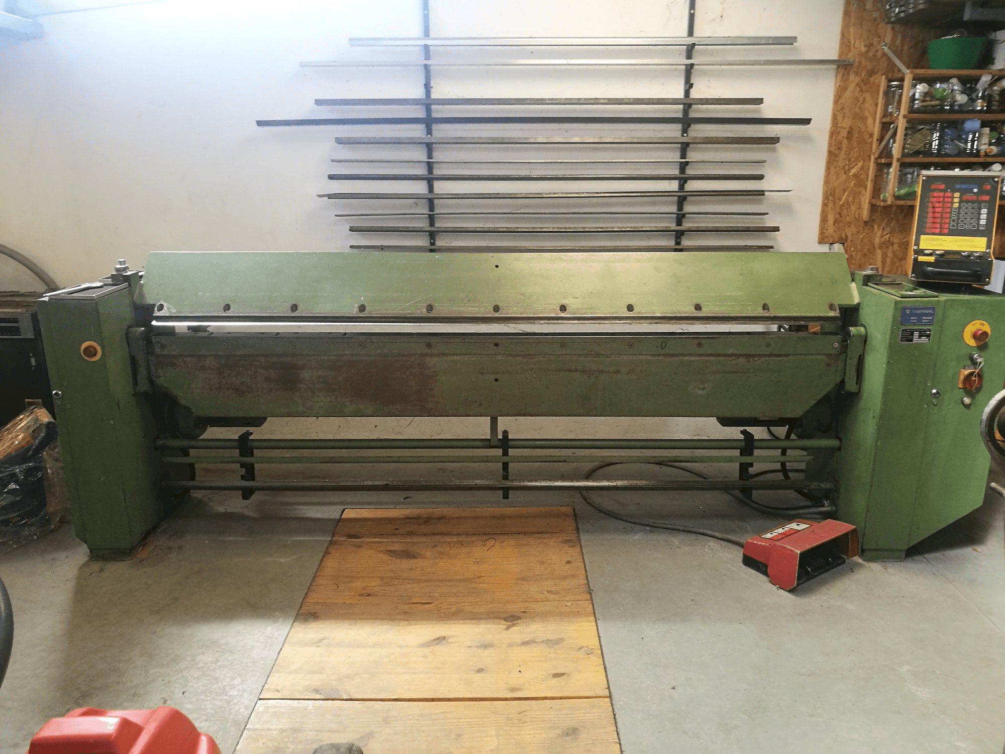 Prikaz lijeve strane stroja Schechtl MA 250/8