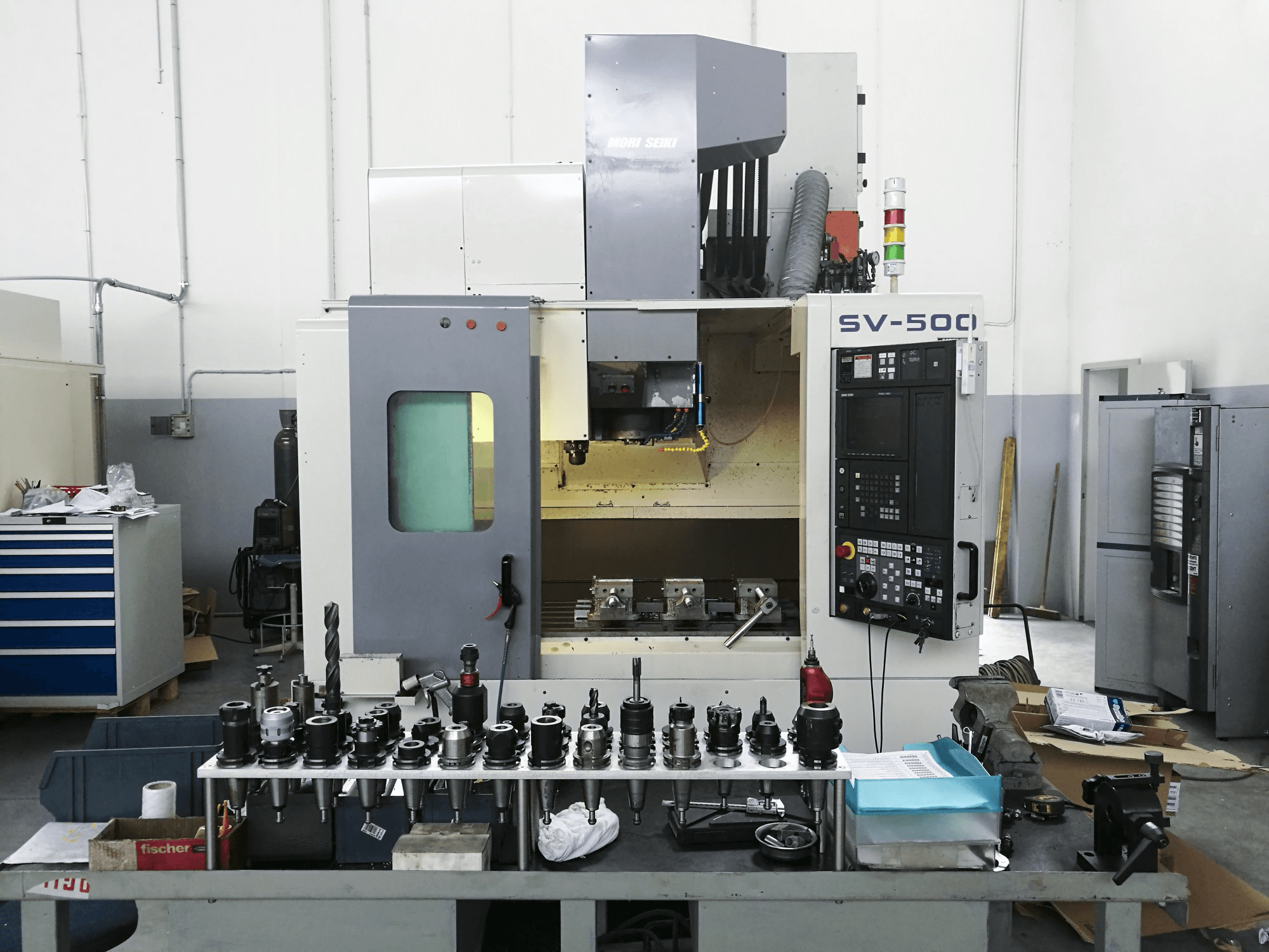 Prikaz stroja MORI SEIKI SV-500 sprijeda