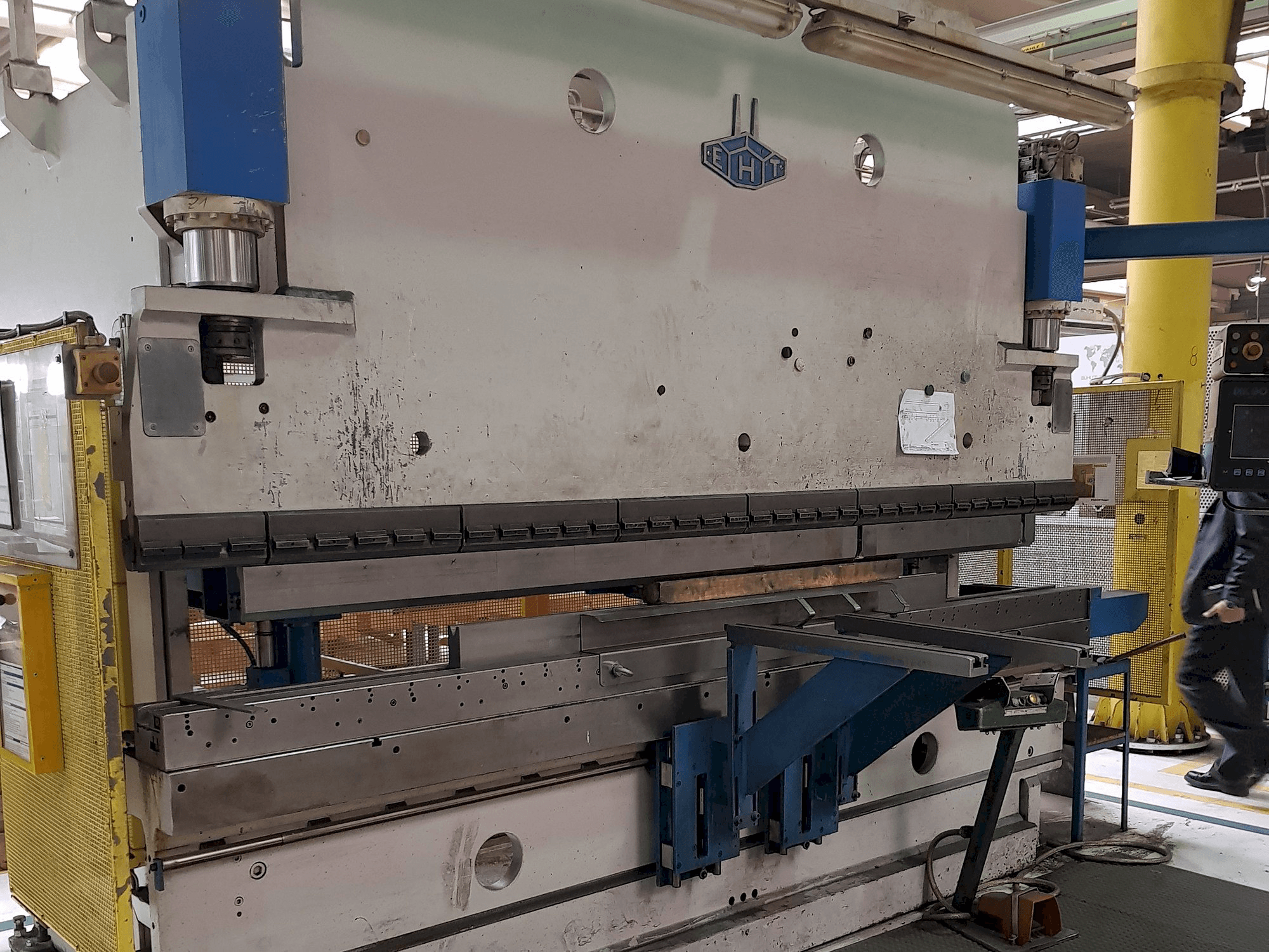 Prikaz lijeve strane stroja EHT EHPS 11-35