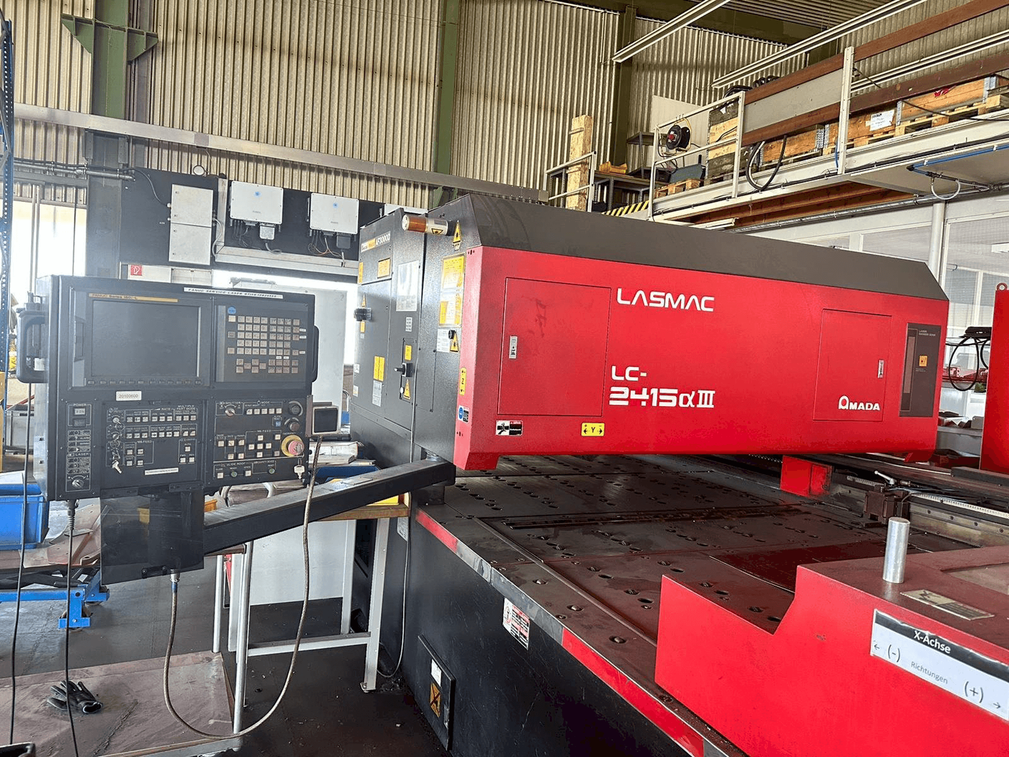 Prikaz stroja AMADA LC2415 A3 sprijeda