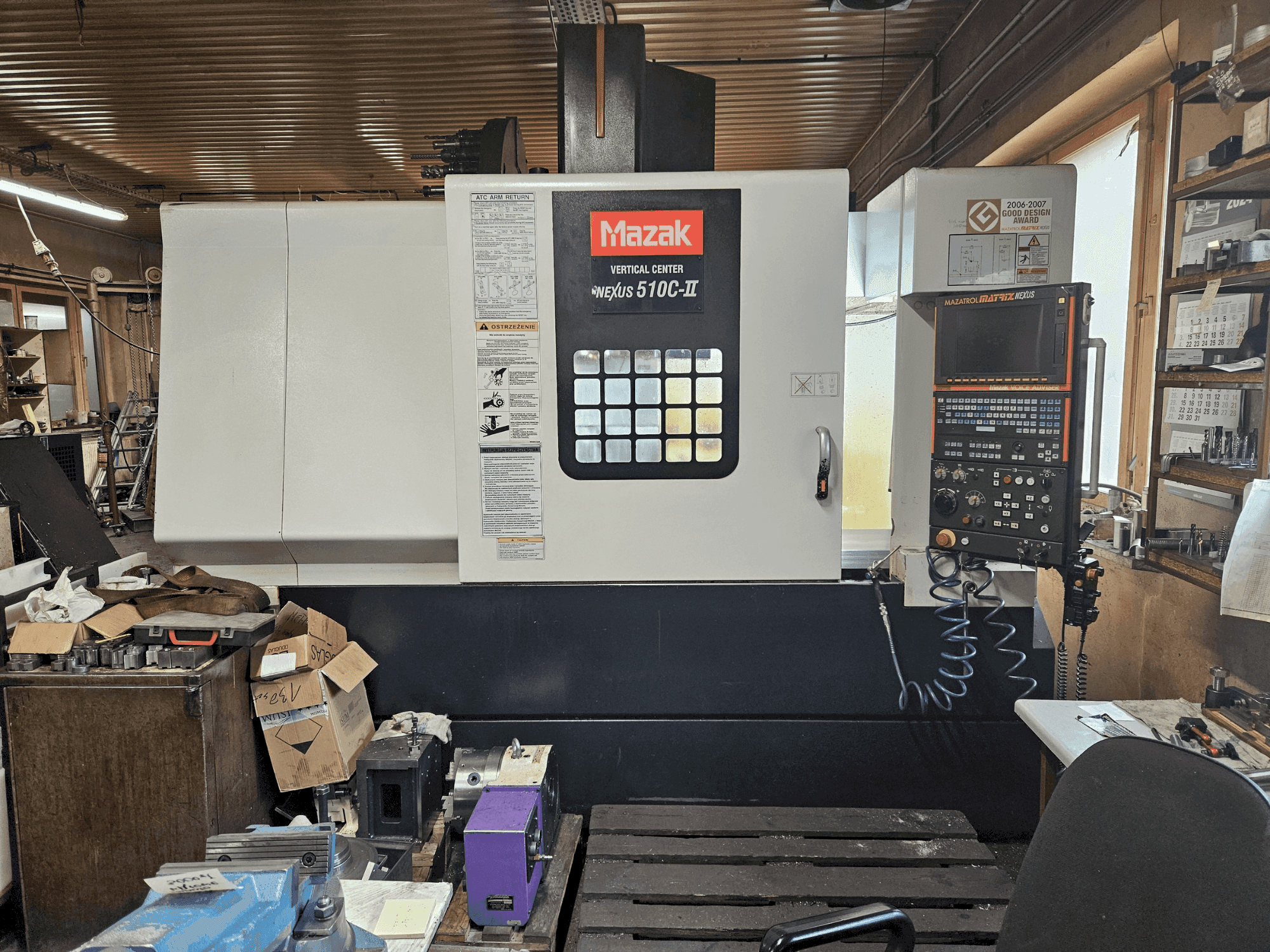 Prikaz stroja Mazak NEXUS VCN 510C-II sprijeda