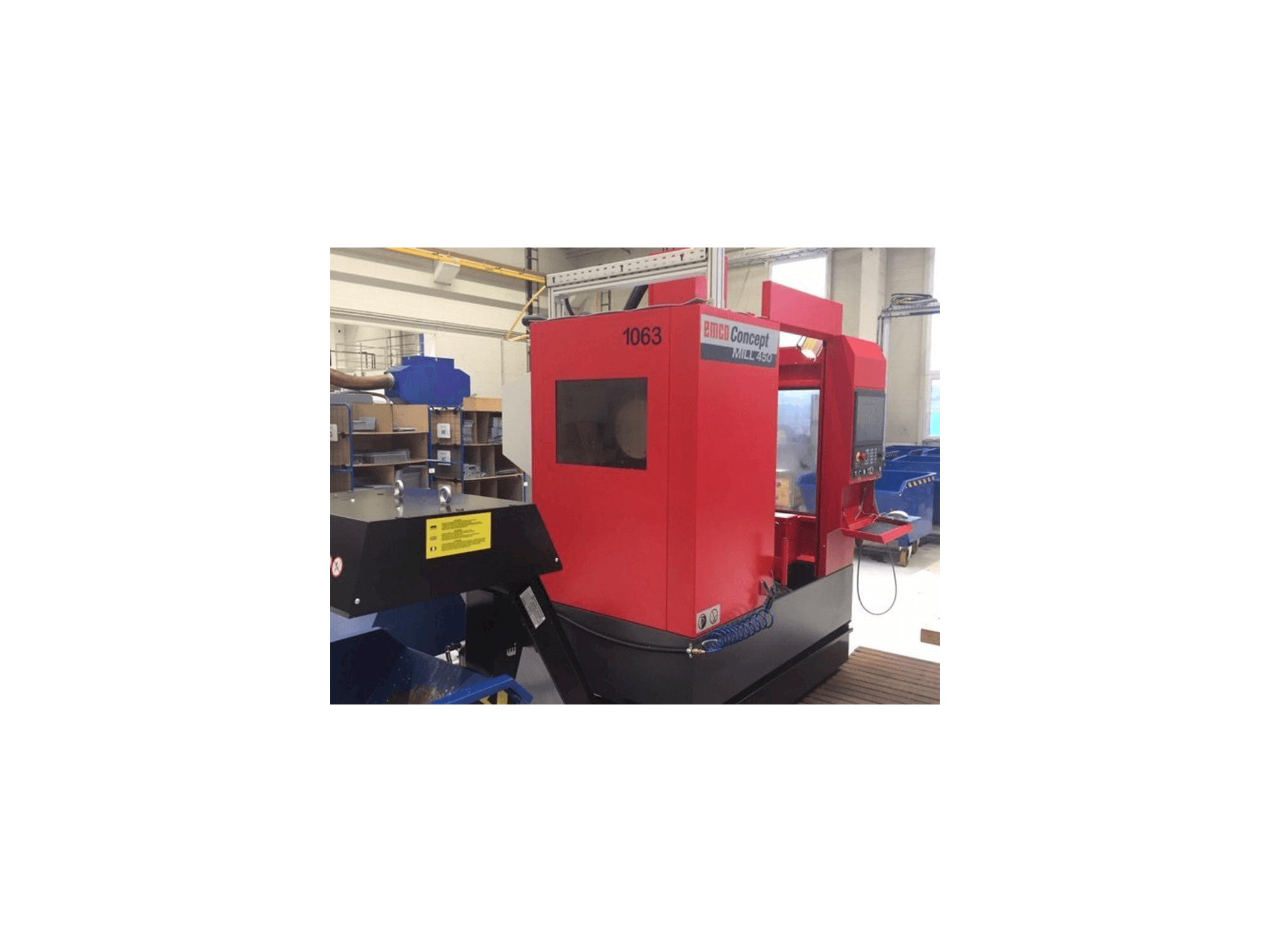 Prikaz stroja EMCO Concept Mill 450 sprijeda