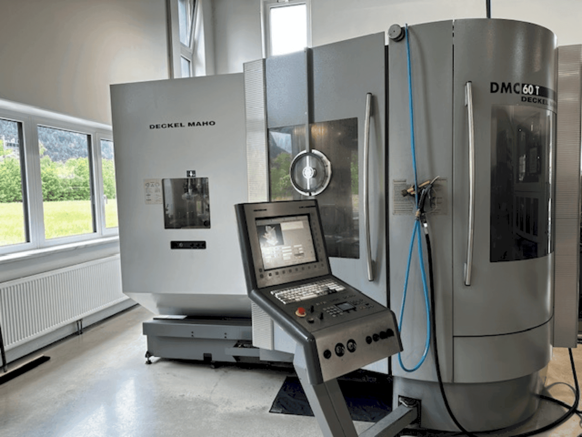Prikaz stroja DMG DECKEL MAHO DMC 60T sprijeda