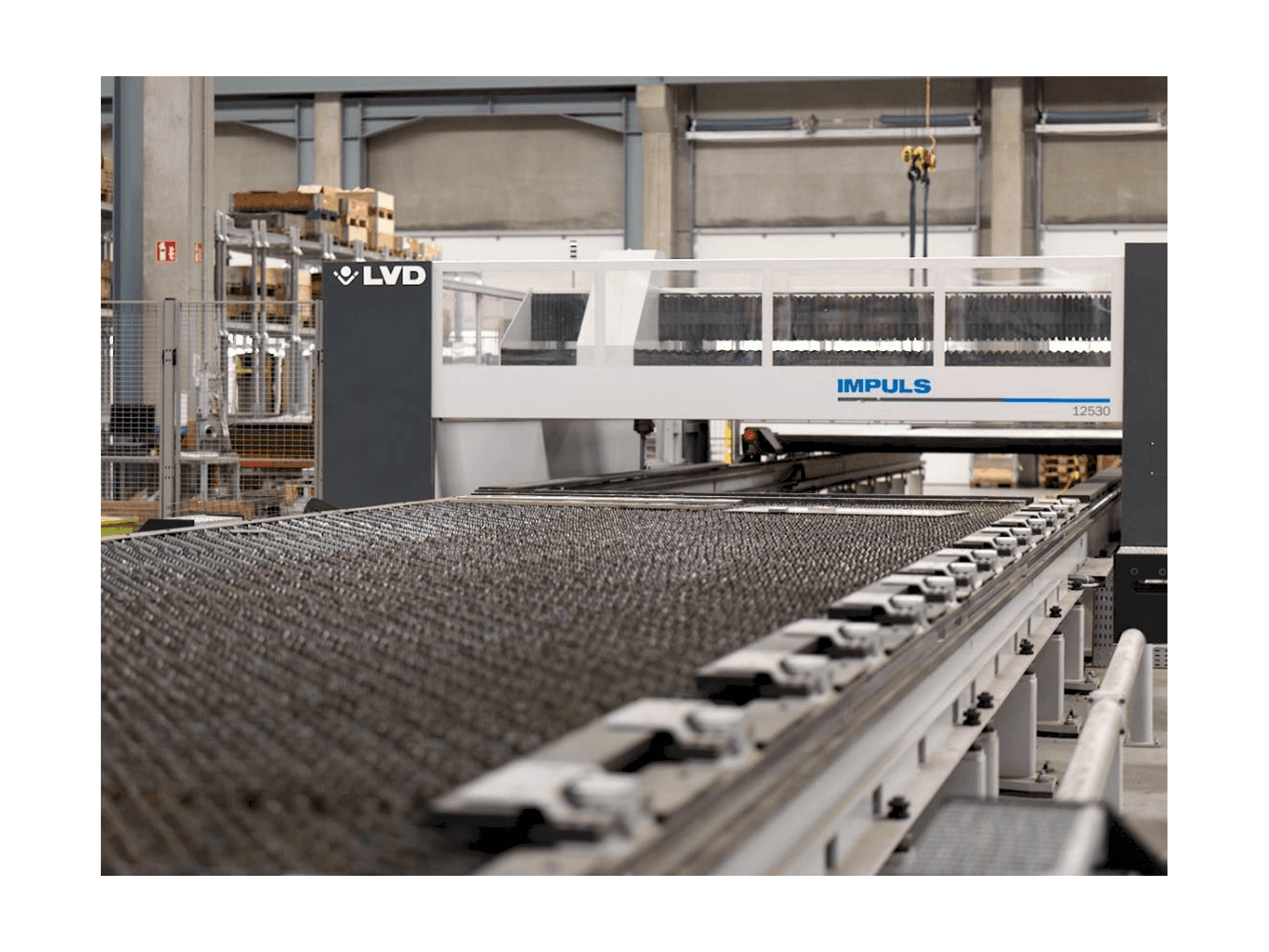 Prikaz stroja LVD Impuls 12530 sprijeda