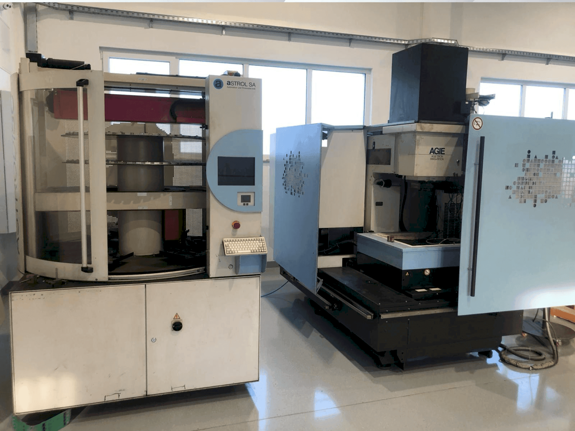 Prikaz stroja AGIE AGIETRON Innovation 2 sprijeda