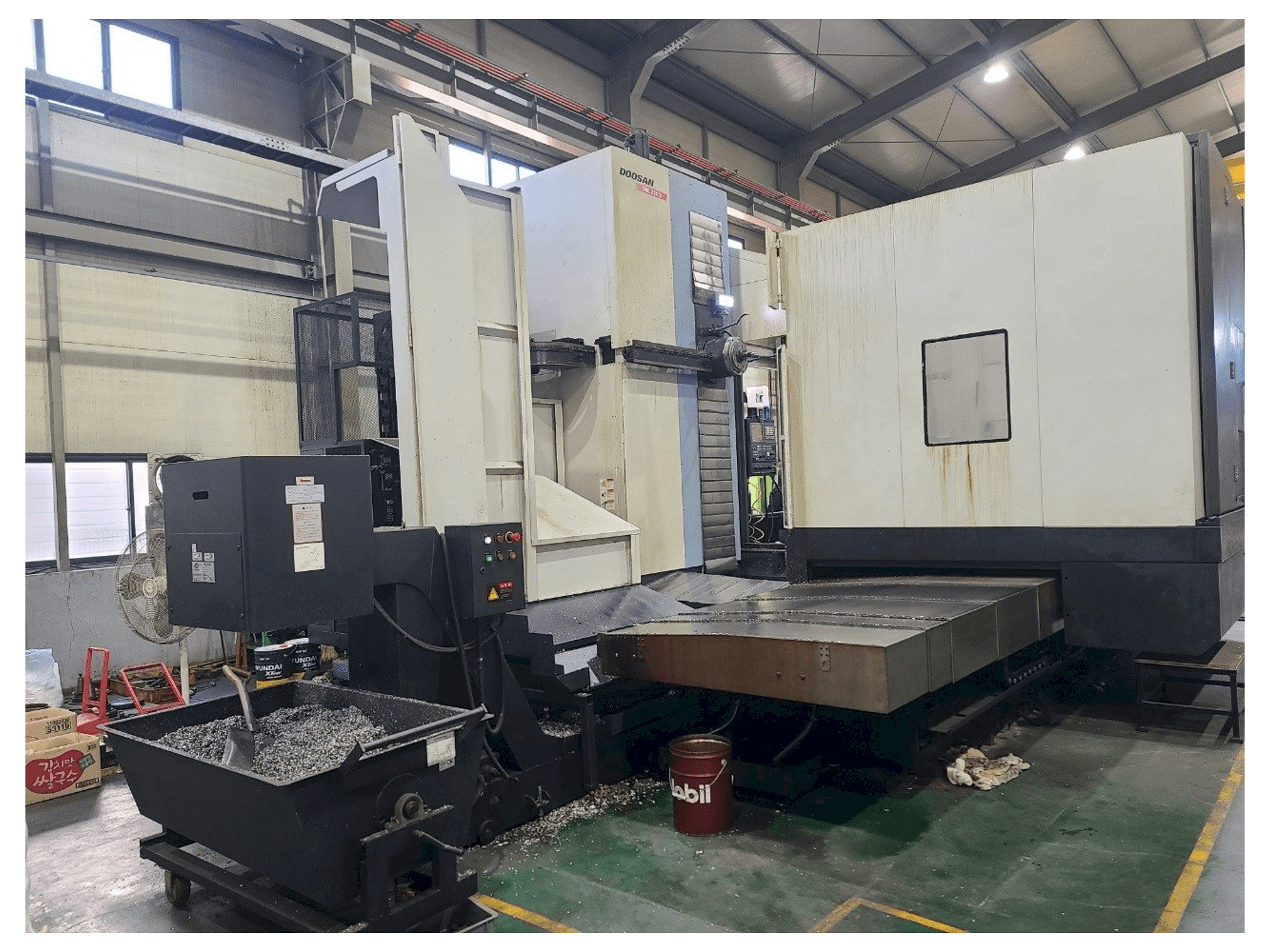 Prikaz stroja Doosan DBC250II sprijeda