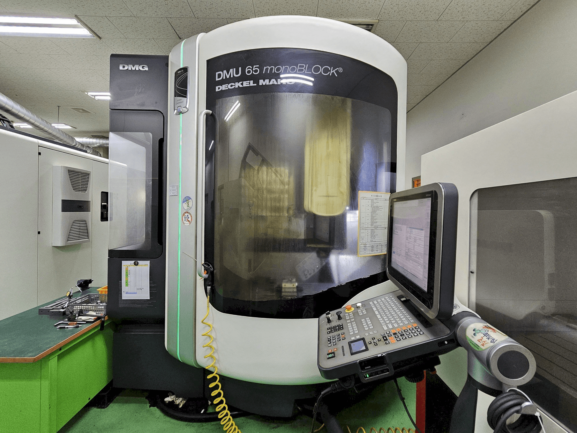 Prikaz stroja DECKEL MAHO DMU 65 monoBlock sprijeda