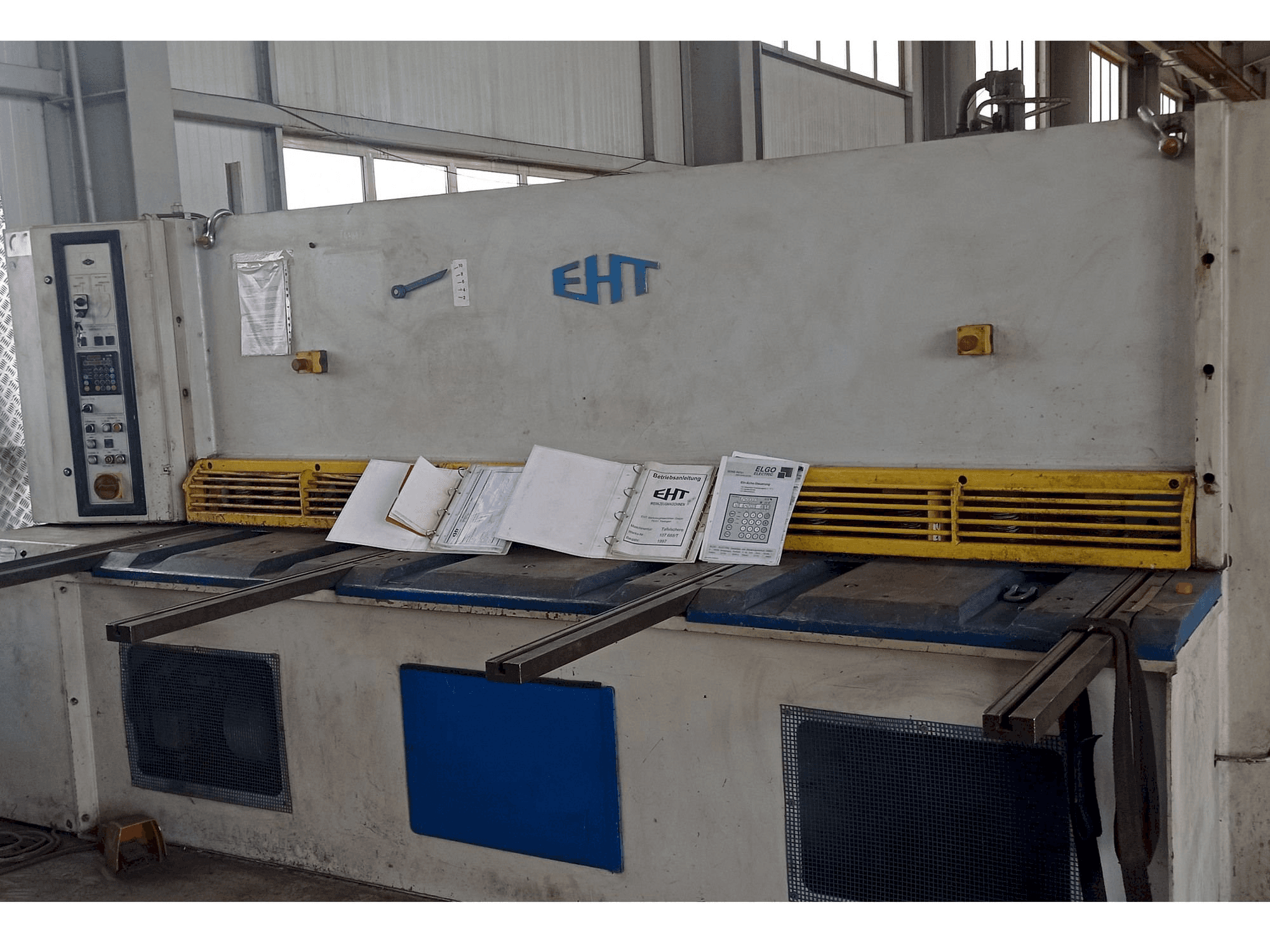 Prikaz stroja EHT Ecocut 10-31 sprijeda