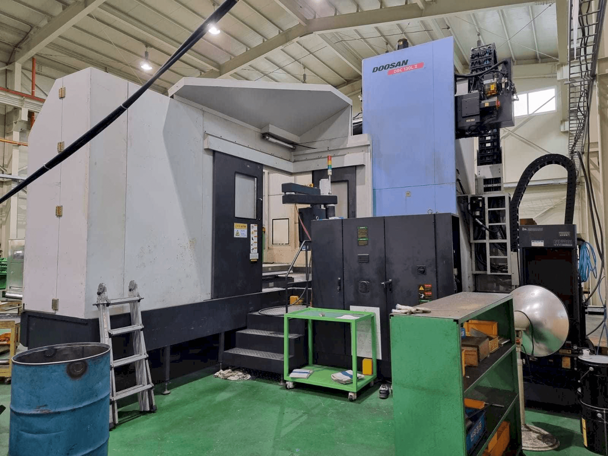 Prikaz stroja Doosan DBC 130L II sprijeda