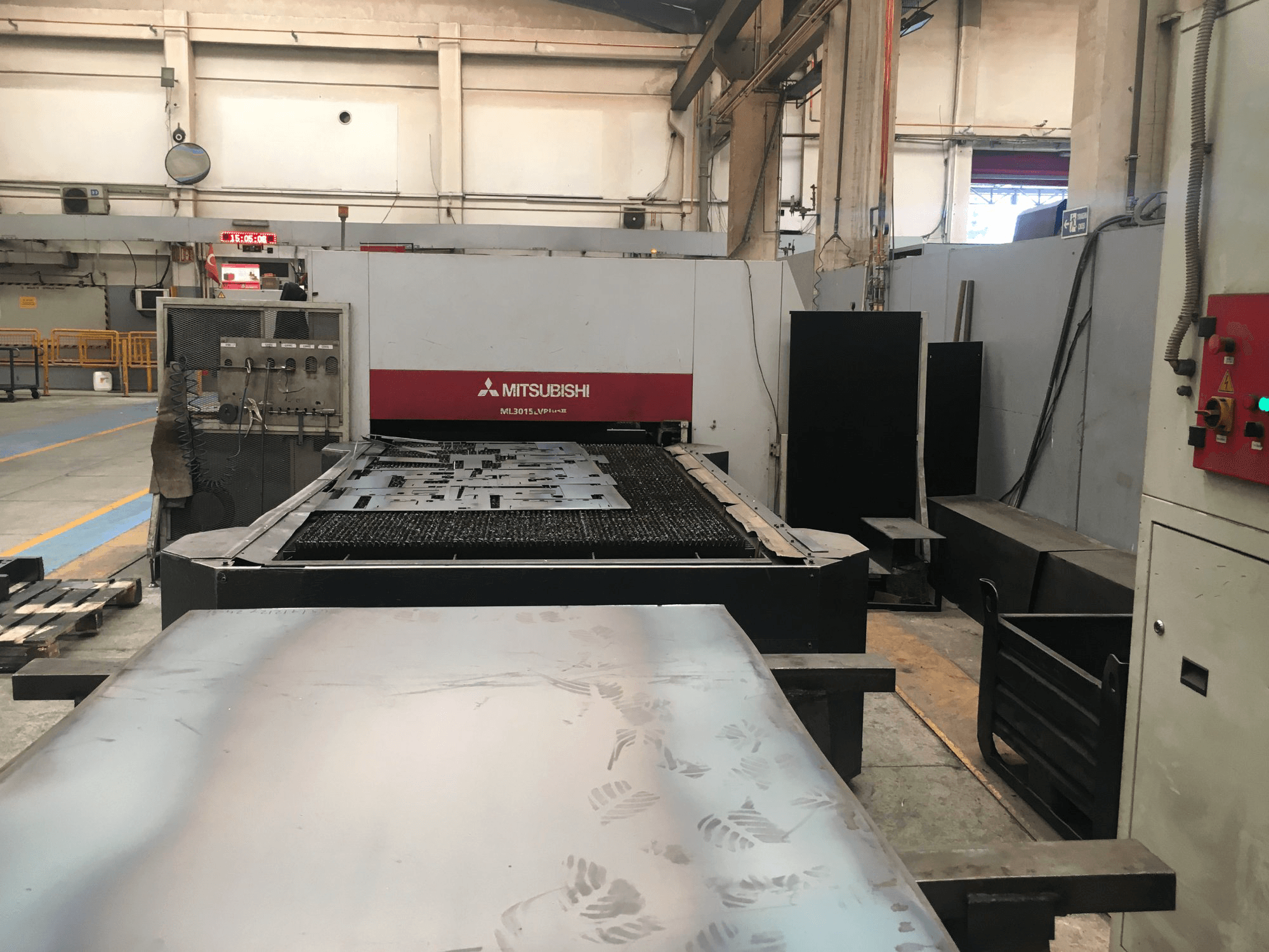 Prikaz stroja Mitsubishi Electric ML3015LV PLUS II sprijeda