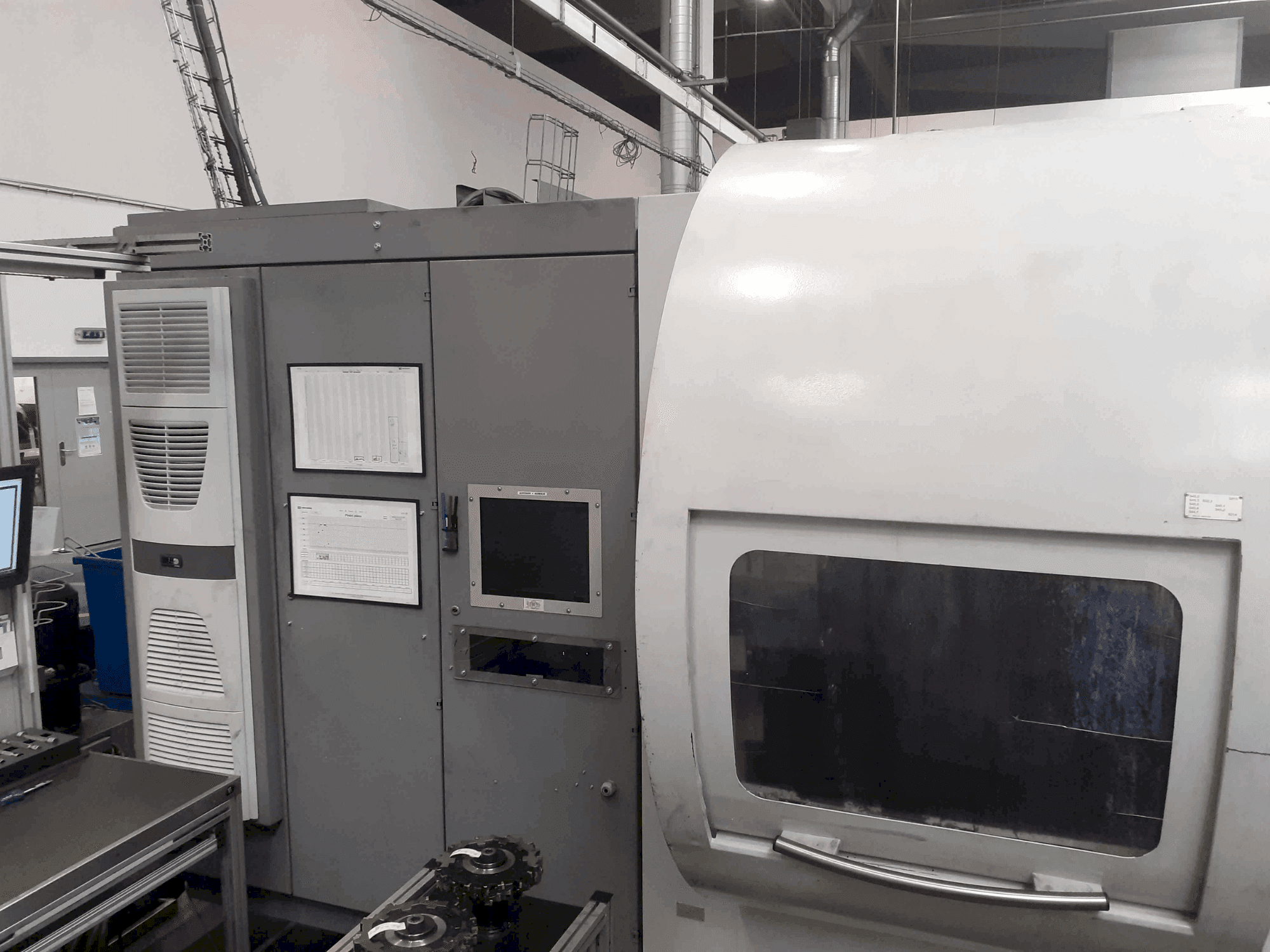 Prikaz stroja DECKEL MAHO DMC 80 H sprijeda