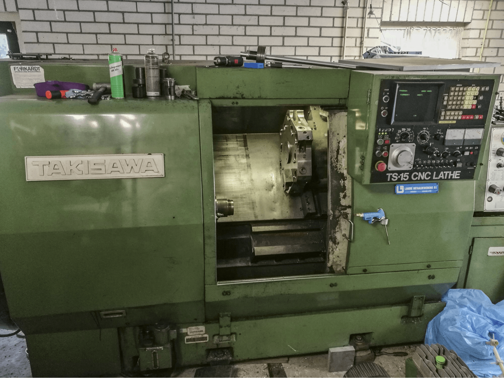 Prikaz stroja Takisawa TS-15 sprijeda