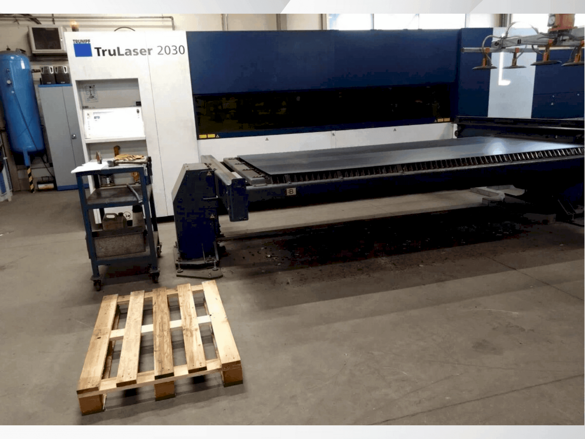 Prikaz stroja TRUMPF TruLaser 2030 Fiber sprijeda