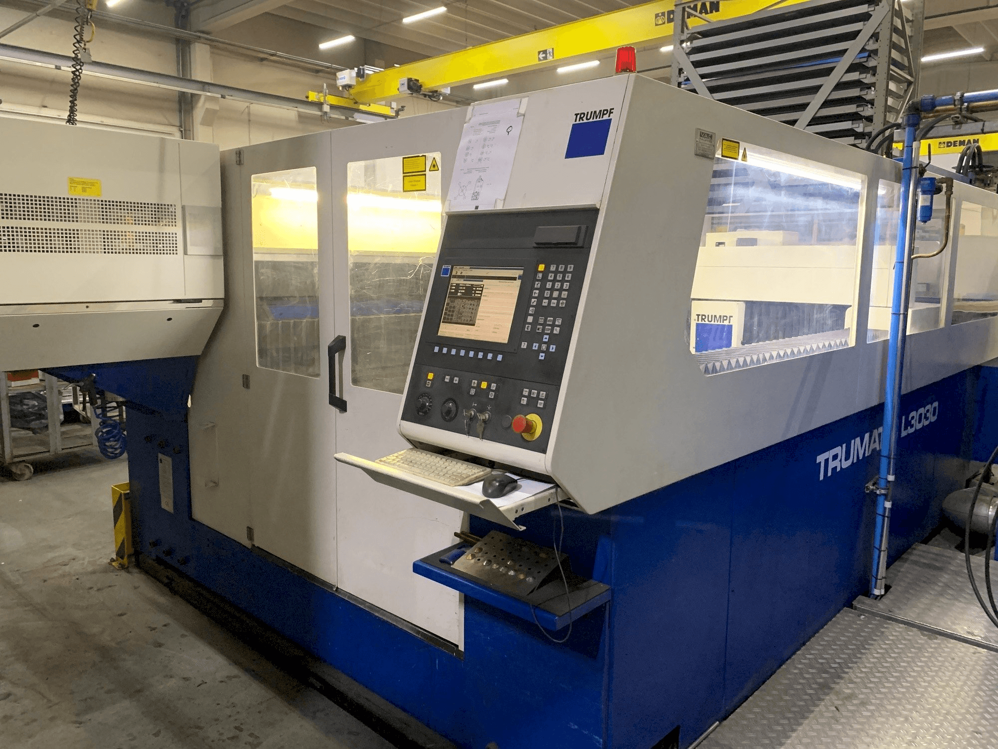 Prikaz stroja Trumpf Trumatic L3030 4kW + Liftmaster sprijeda