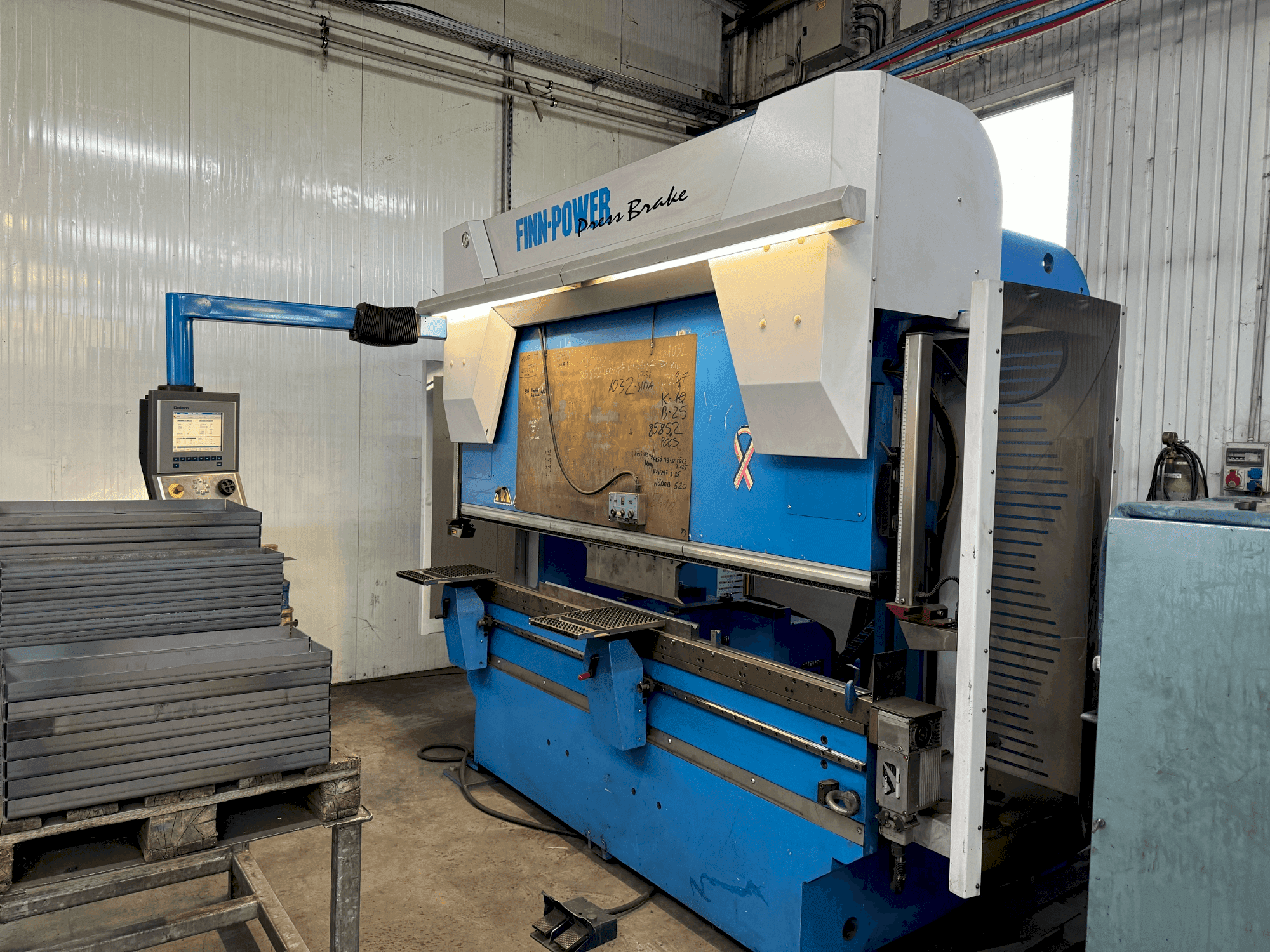 Prikaz stroja Finn-Power B80.2550 sprijeda