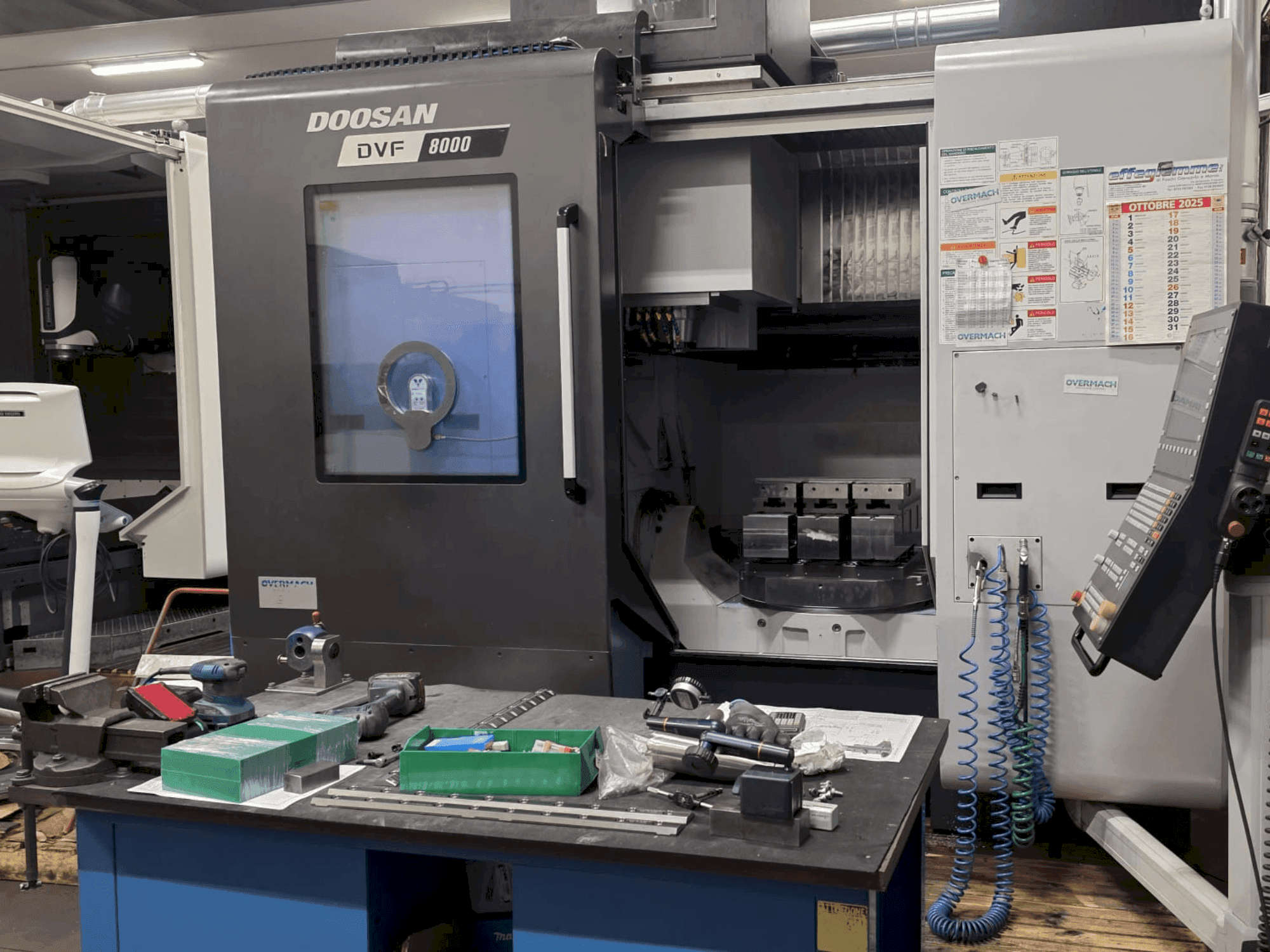 Prikaz stroja DOOSAN DVF 8000 sprijeda