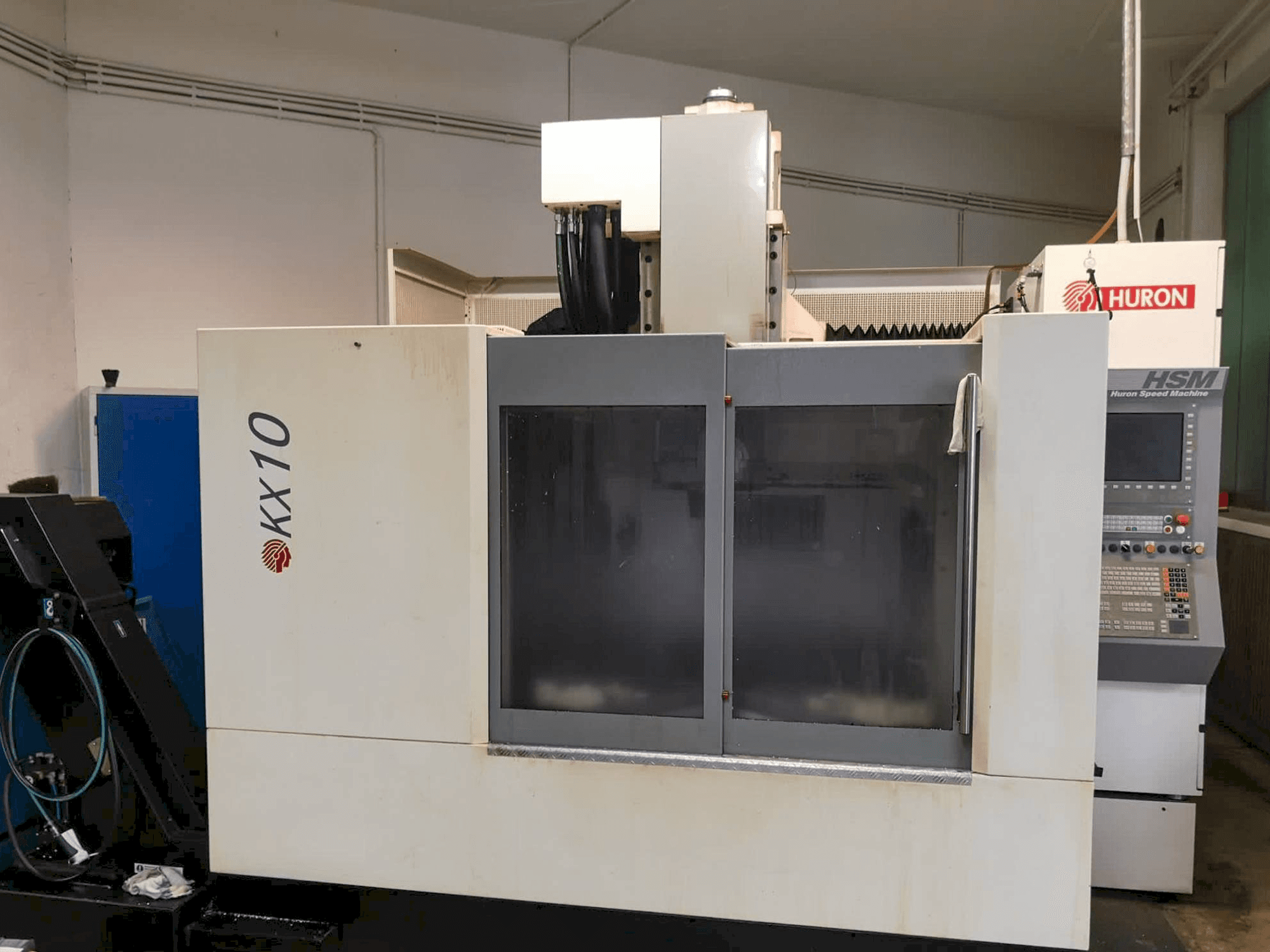 Prikaz stroja Huron kx10 sprijeda
