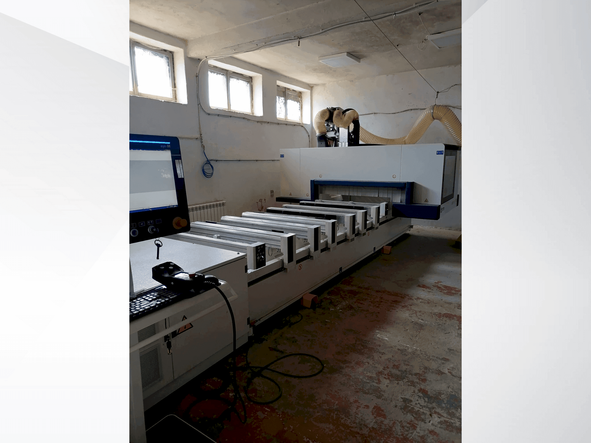 Prikaz stroja SCM Morbidelli M100 sprijeda