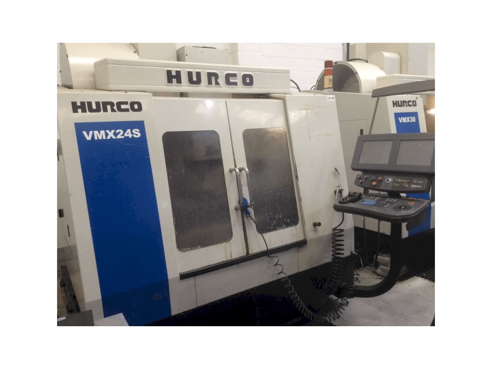 Prikaz stroja Hurco VMX24S sprijeda