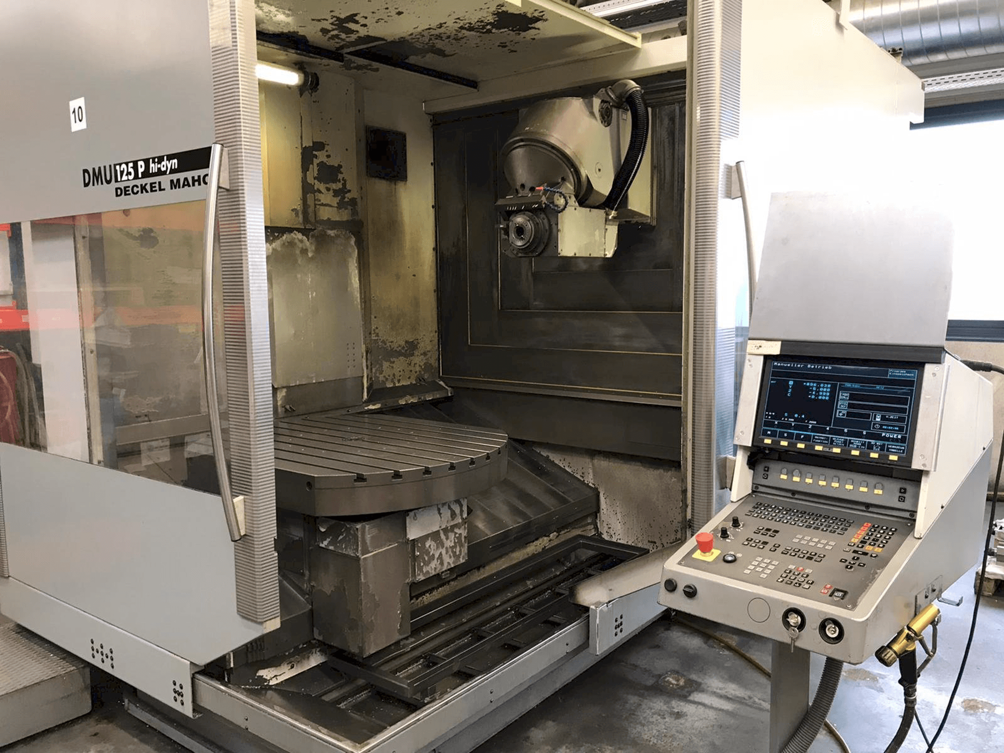 Prikaz stroja DECKEL MAHO DMU 125 P Hi-dyn sprijeda