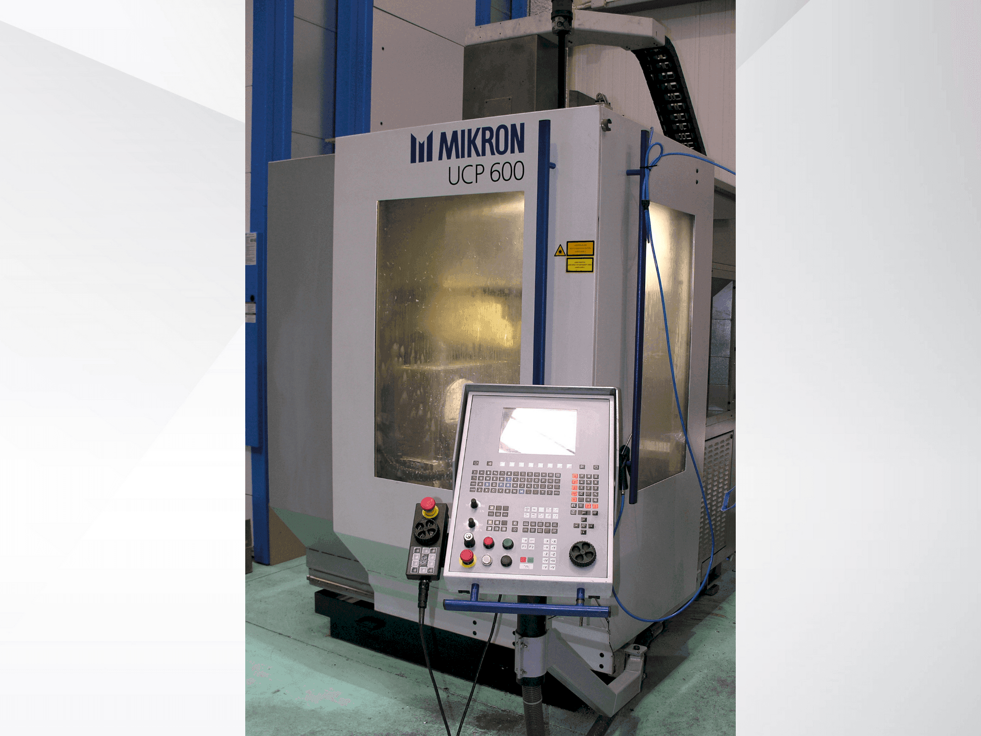 Prikaz stroja MIKRON UCP 600 sprijeda