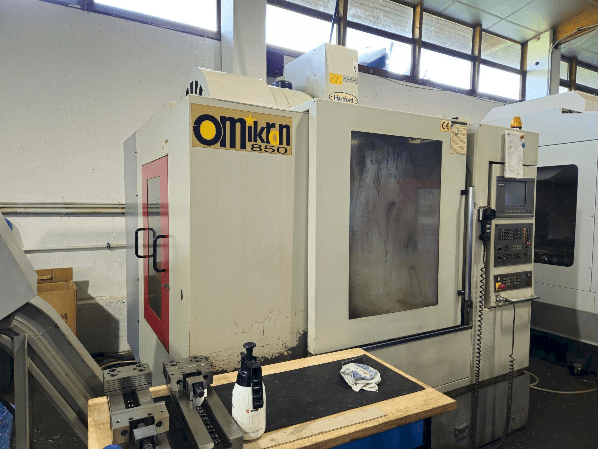 Prikaz stroja Hartford VMC 850AP sprijeda