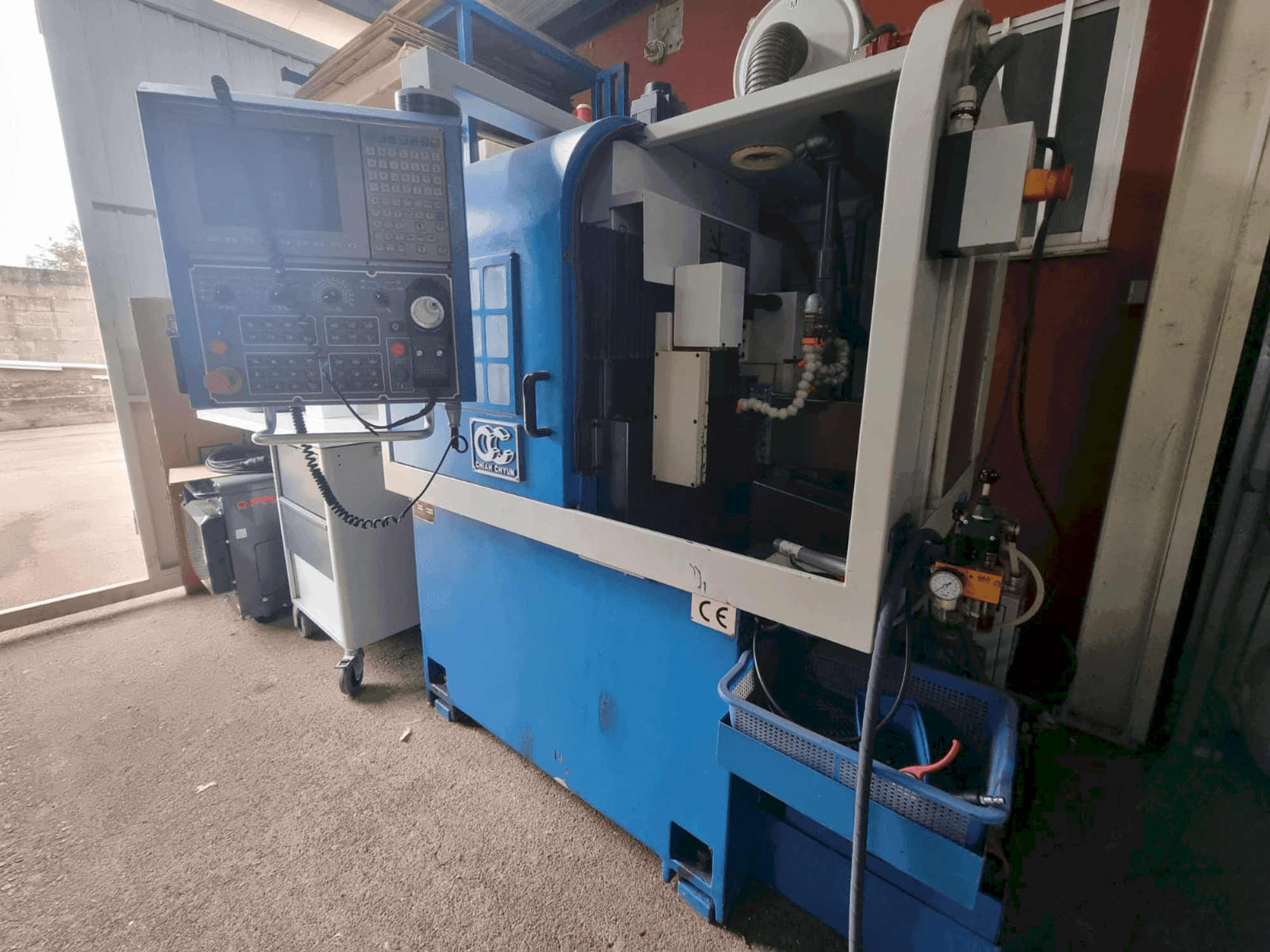 Prikaz stroja Chiah-Chyun CY-32M sprijeda